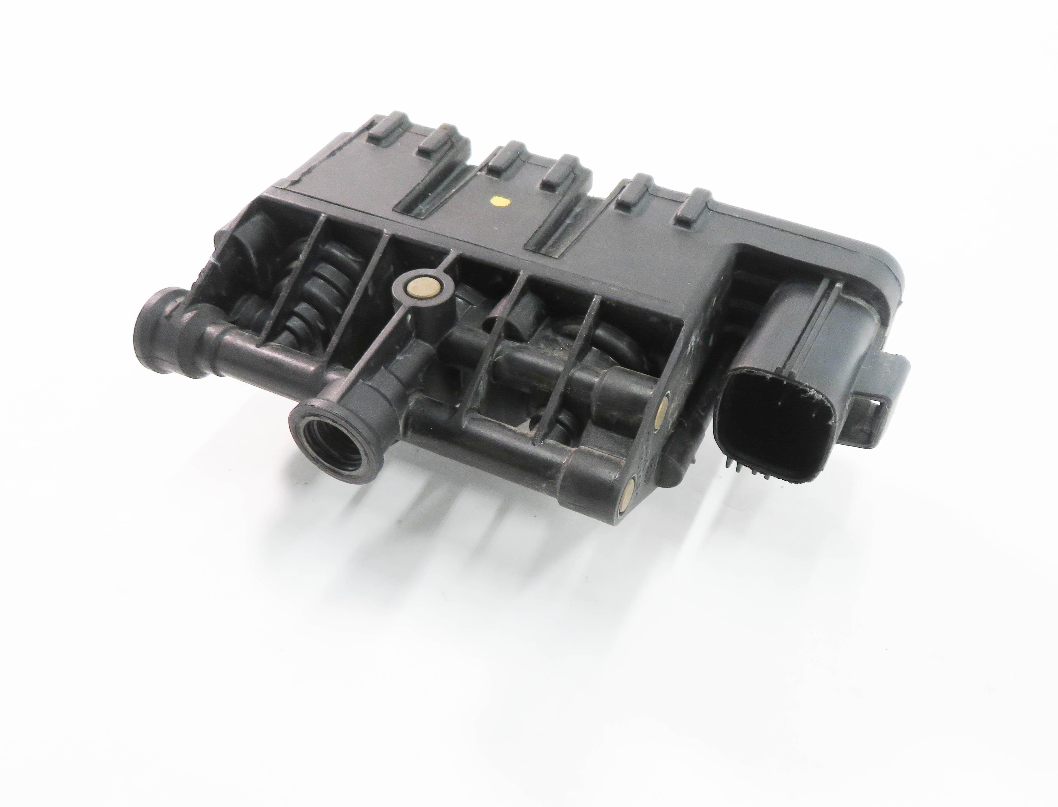 2006 RANGE ROVER (L322) AIR SUSPENSION VALVE BLOCK — exact item pictured