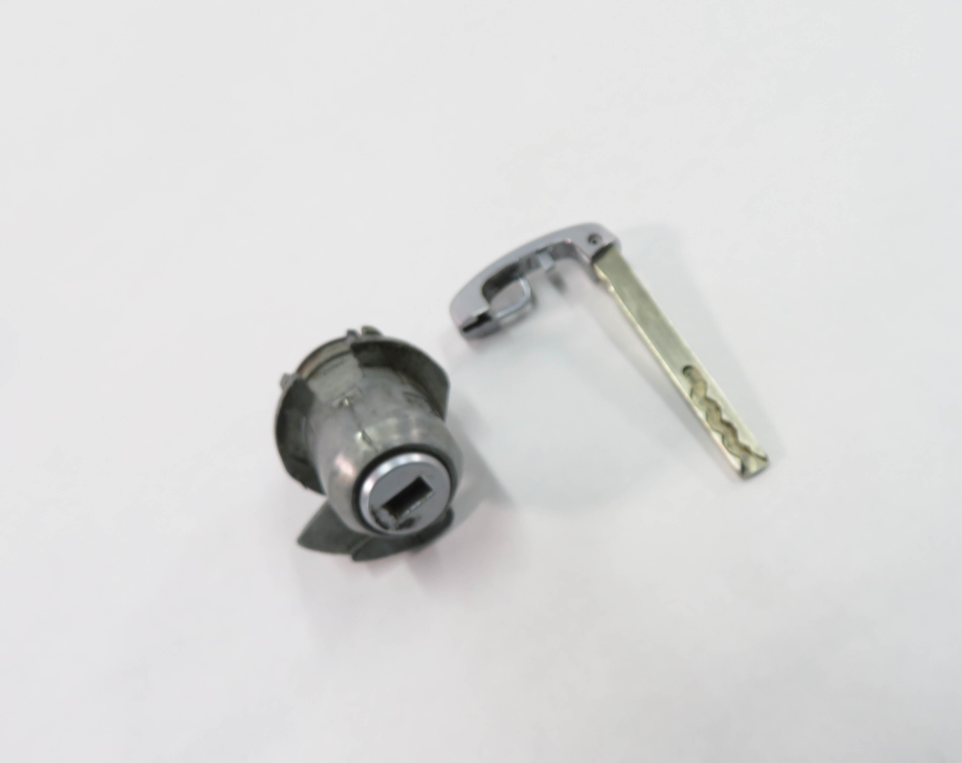 2012 BMW 750i (F01) LEFT FRONT DRIVER DOOR HANDLE LOCK CYLINDER w/ KEY — exact item pictured