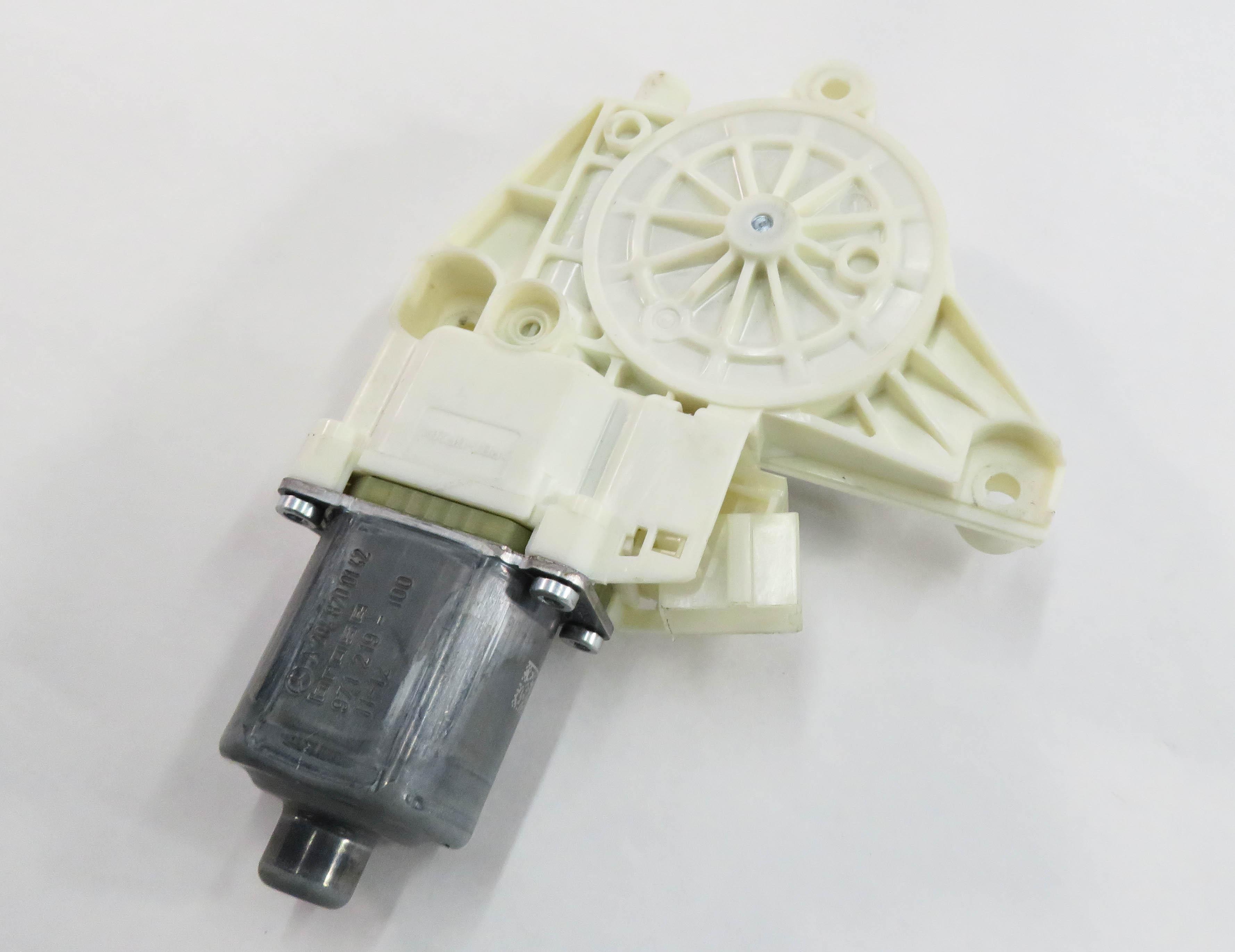 08-16 MERCEDES C250 C300 C350 C63 E350 E500 E550 E63 - LEFT FRONT WINDOW MOTOR — exact item pictured