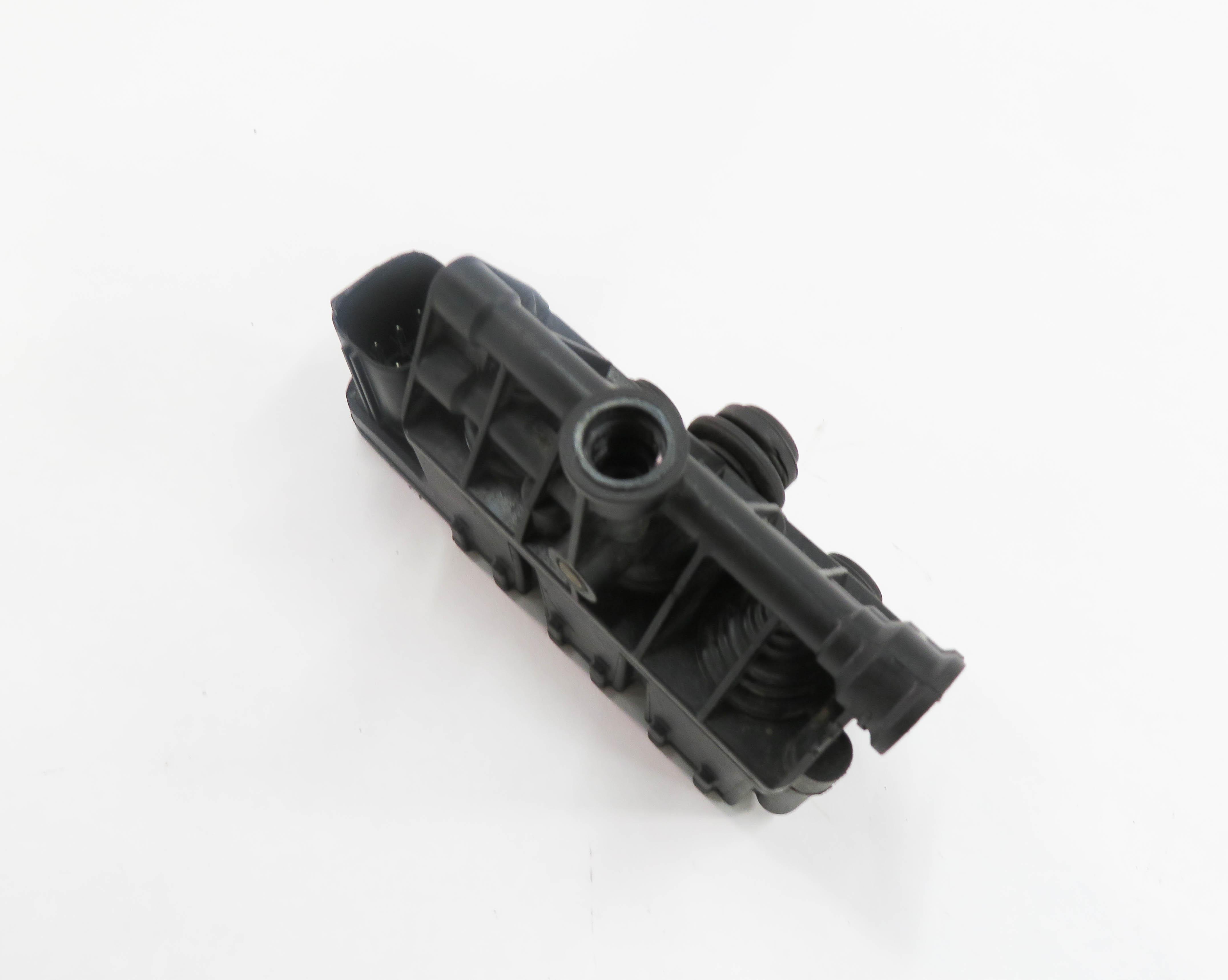 2007 LAND ROVER LR3 - AIR SUSPENSION TRANSFER RELIEF VALVE BLOCK — exact item pictured