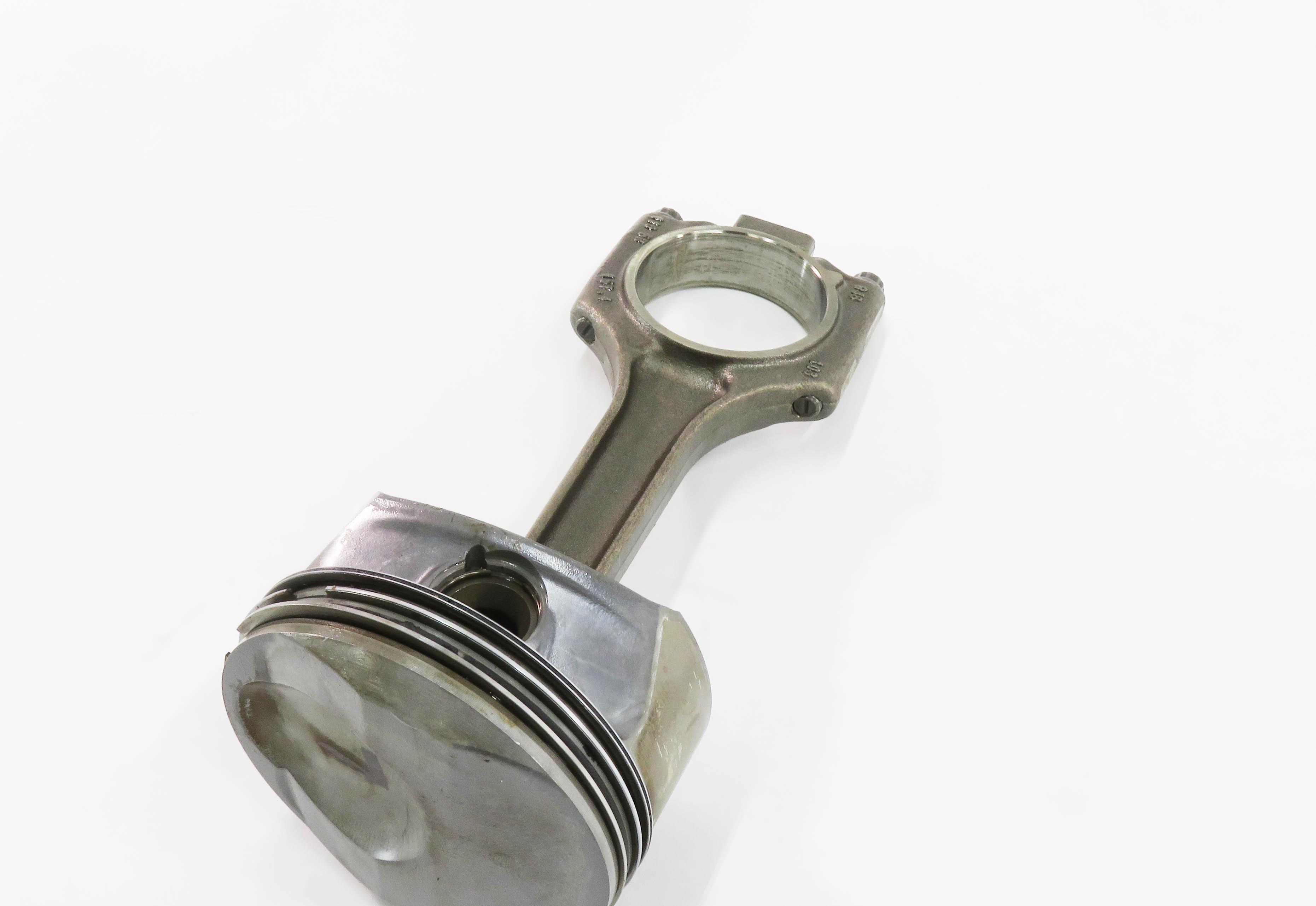 08-14 CAYENNE PANAMERA (957 958 970 G1) 4.8L M48 ENGINE - RIGHT PISTON w/ ROD — exact item pictured