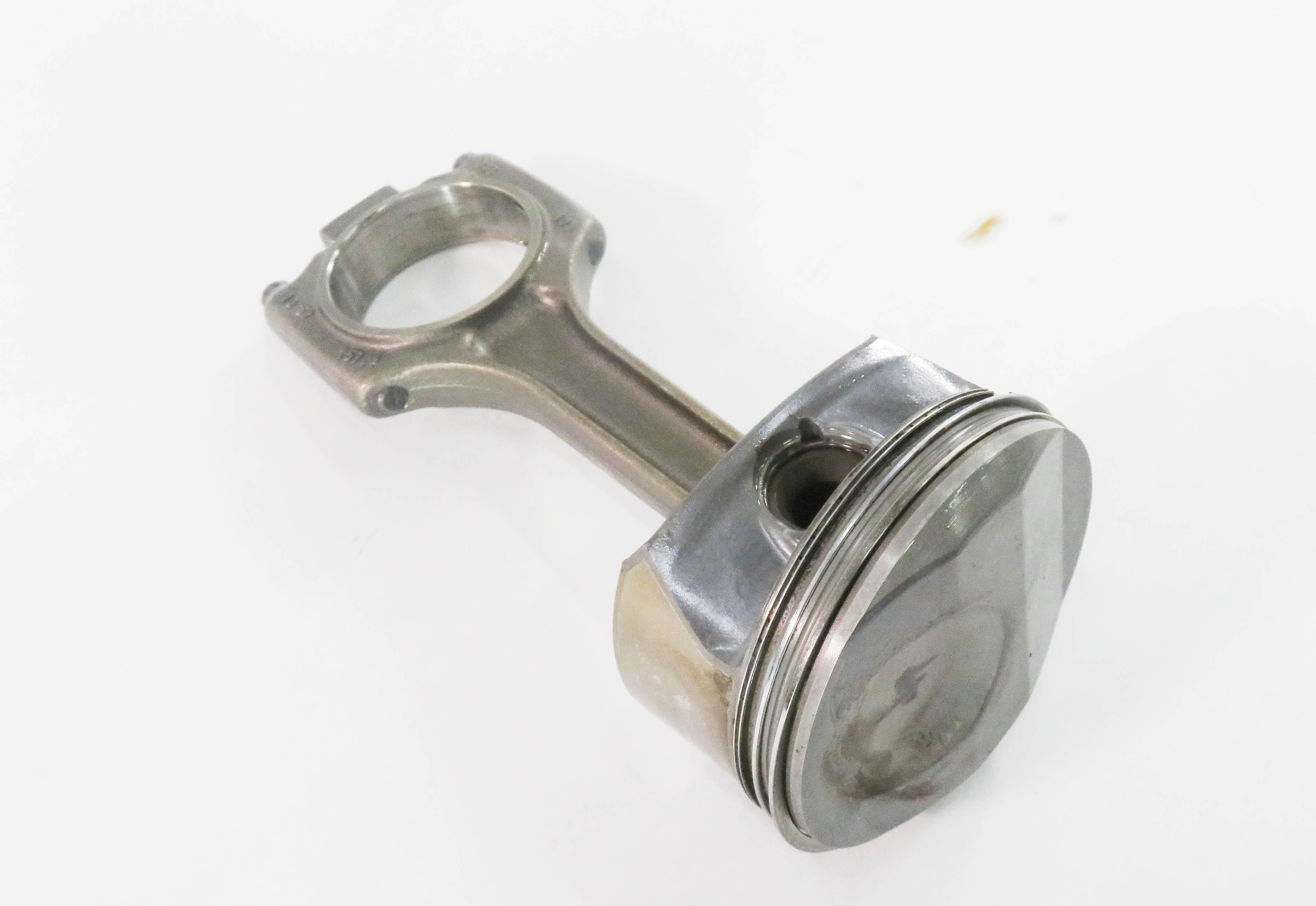 2008-2014 CAYENNE PANAMERA (957 958 970 G1) 4.8L M48 ENGINE - LEFT PISTON w/ ROD — exact item pictured