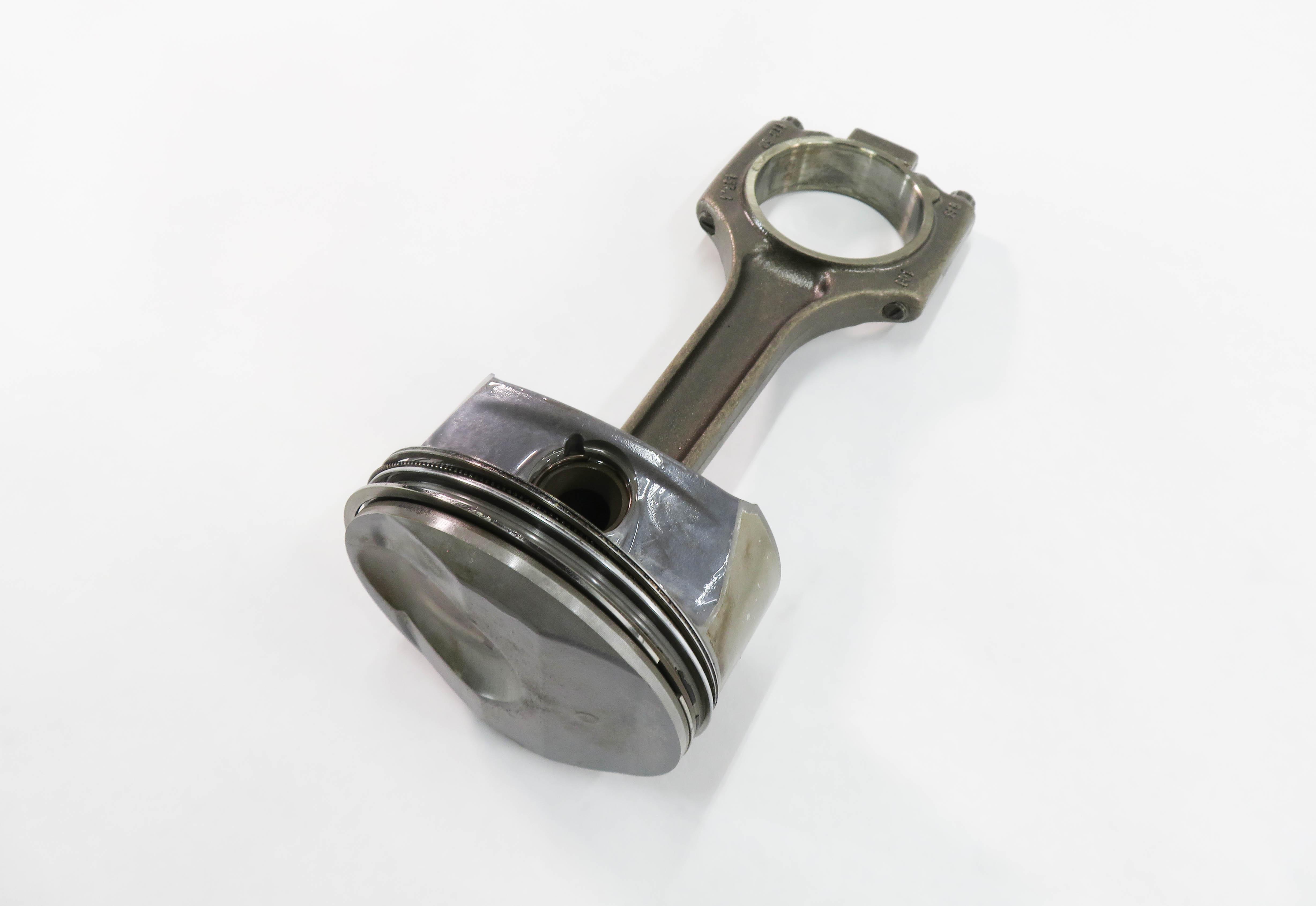 08-14 CAYENNE PANAMERA (957 958 970 G1) 4.8L M48 ENGINE - RIGHT PISTON w/ ROD — exact item pictured