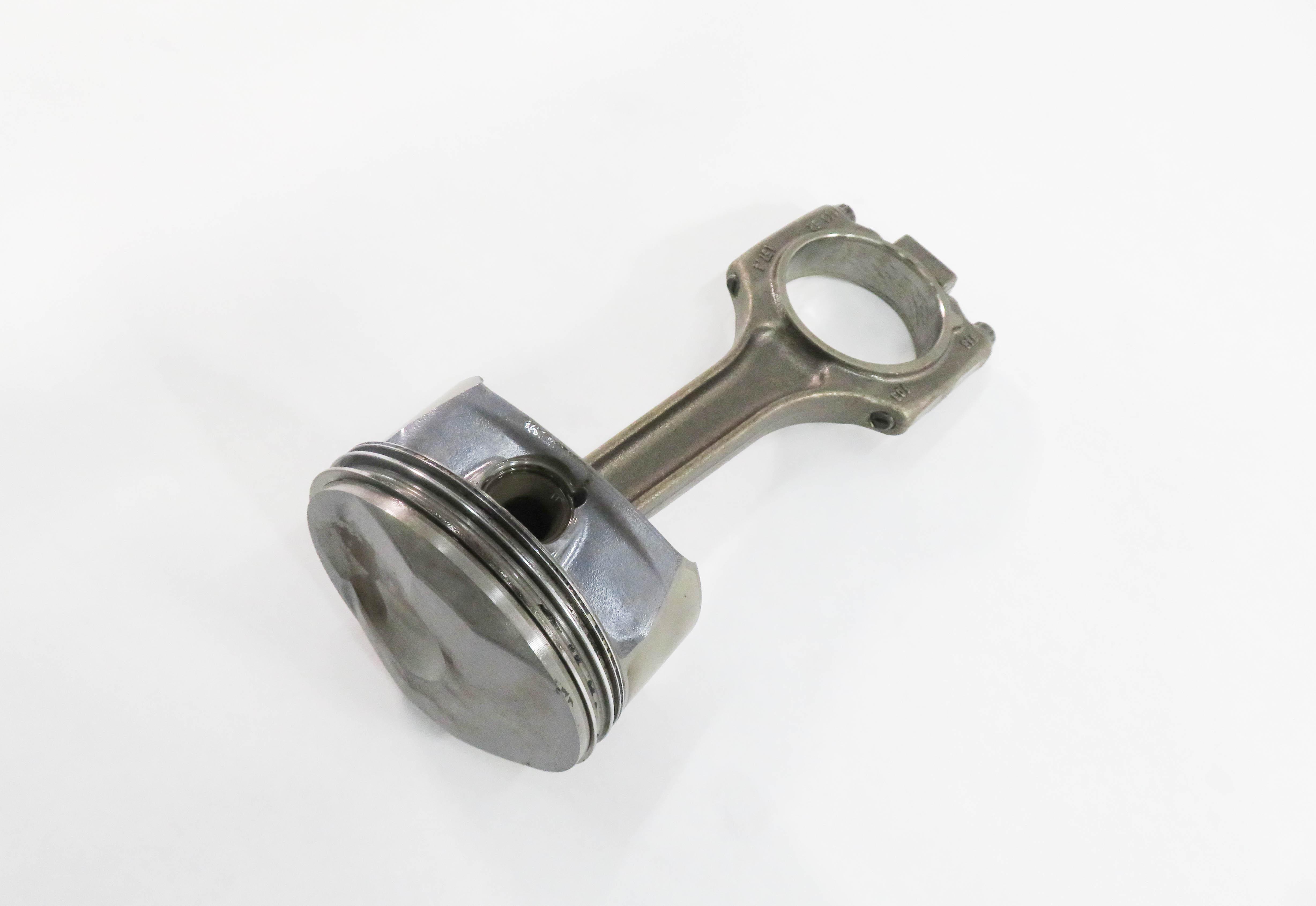 2008-2014 CAYENNE PANAMERA (957 958 970 G1) 4.8L M48 ENGINE - LEFT PISTON w/ ROD — exact item pictured