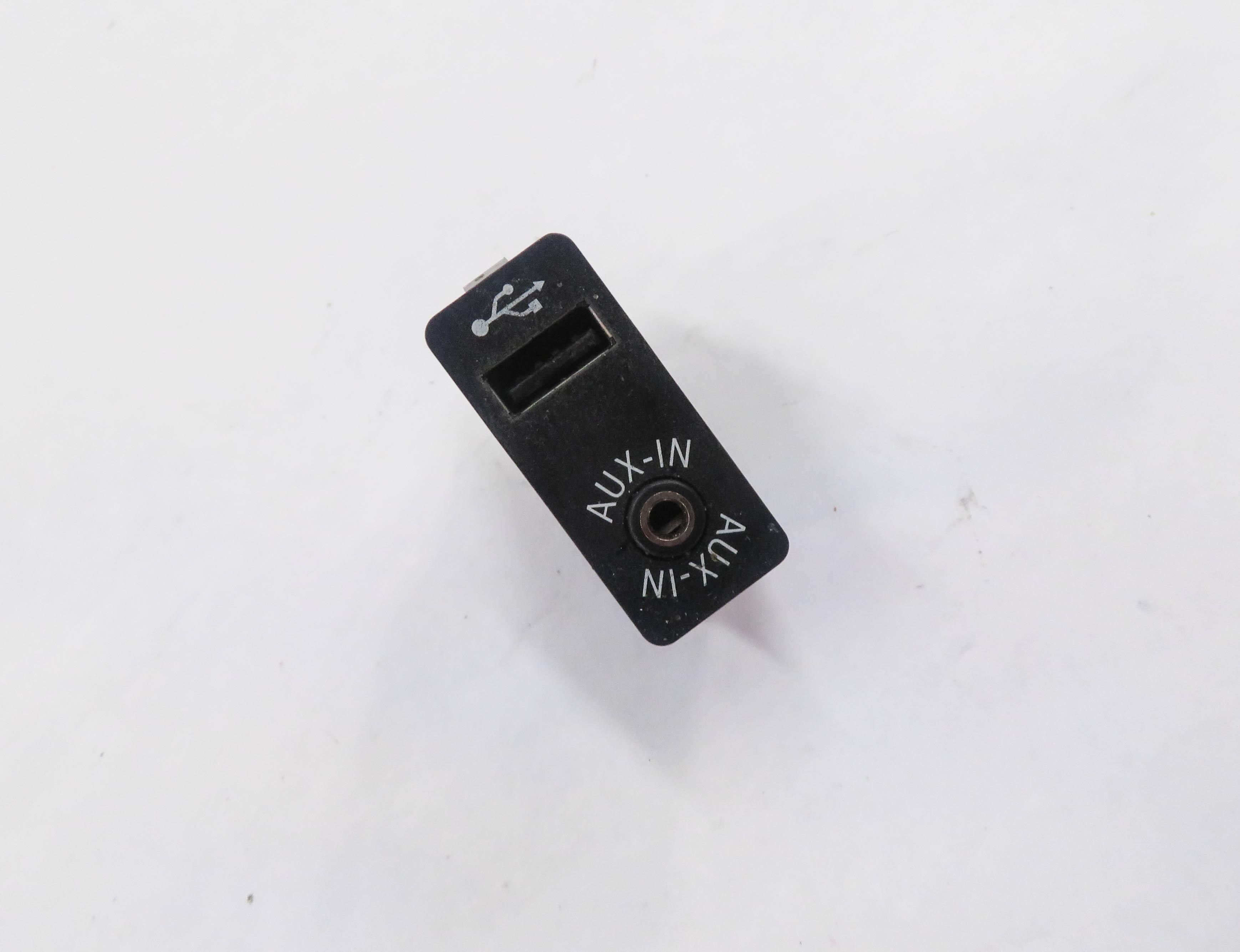 2011 BMW 550i (F10) RADIO STEREO AUX AUXILIARY AUDIO IN INPUT JACK w/ USB PLUG — exact item pictured