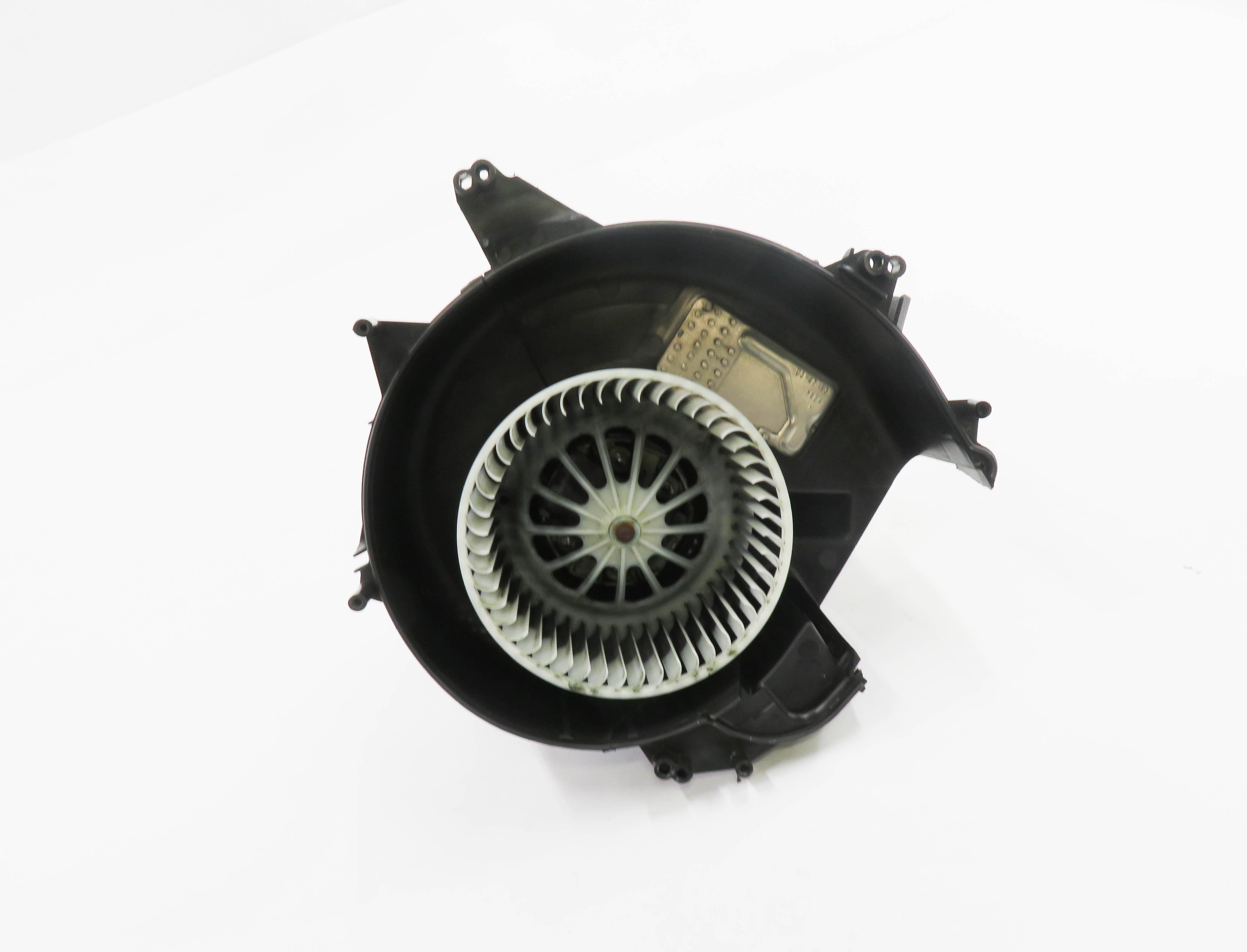 09-18 BMW 528i 535i 550i 640i M6 740i 750i 760i (F01 F06 F10 F12) BLOWER MOTOR — exact item pictured