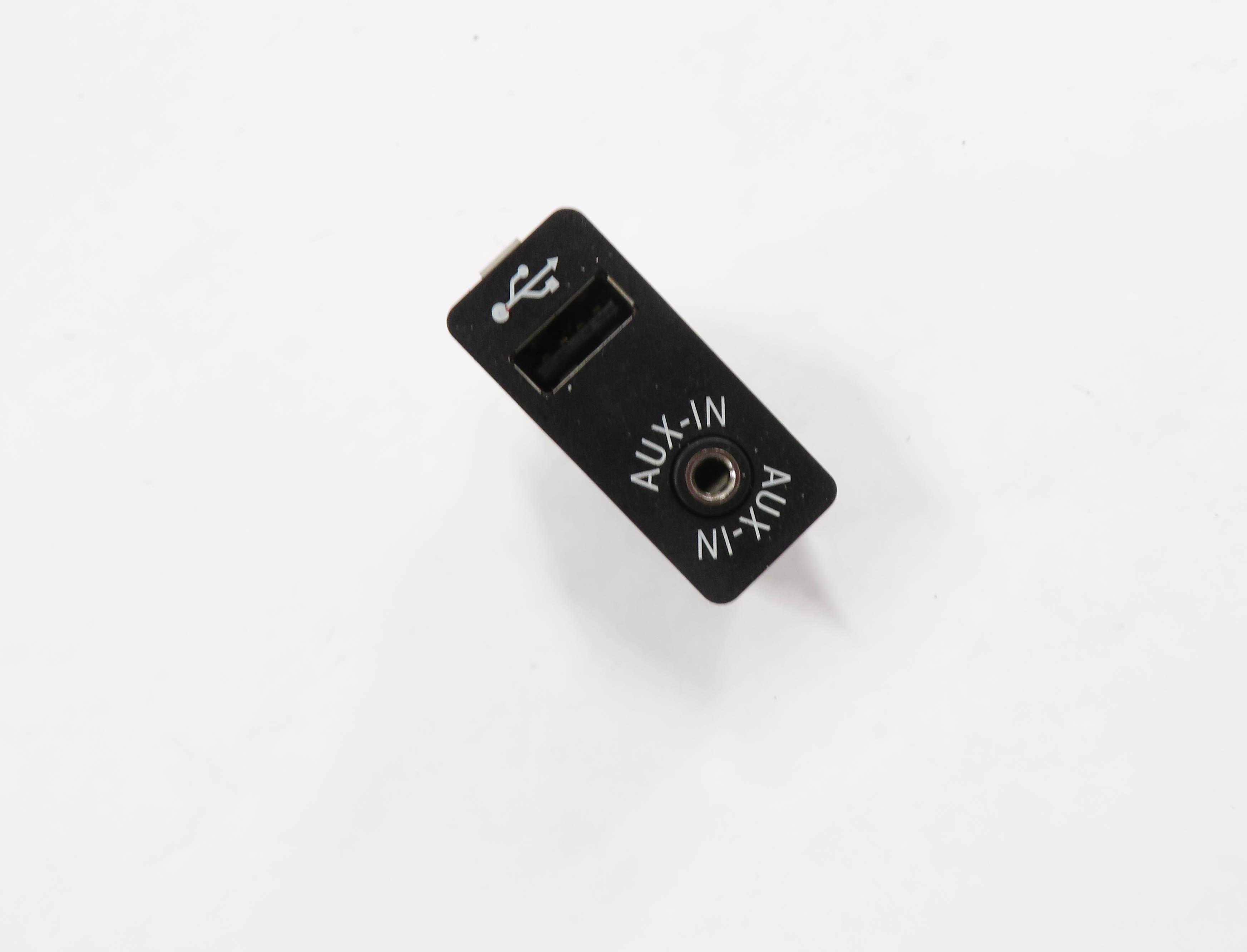 2014 BMW 535D (F10) RADIO STEREO AUX AUXILIARY AUDIO IN INPUT JACK w/ USB — exact item pictured