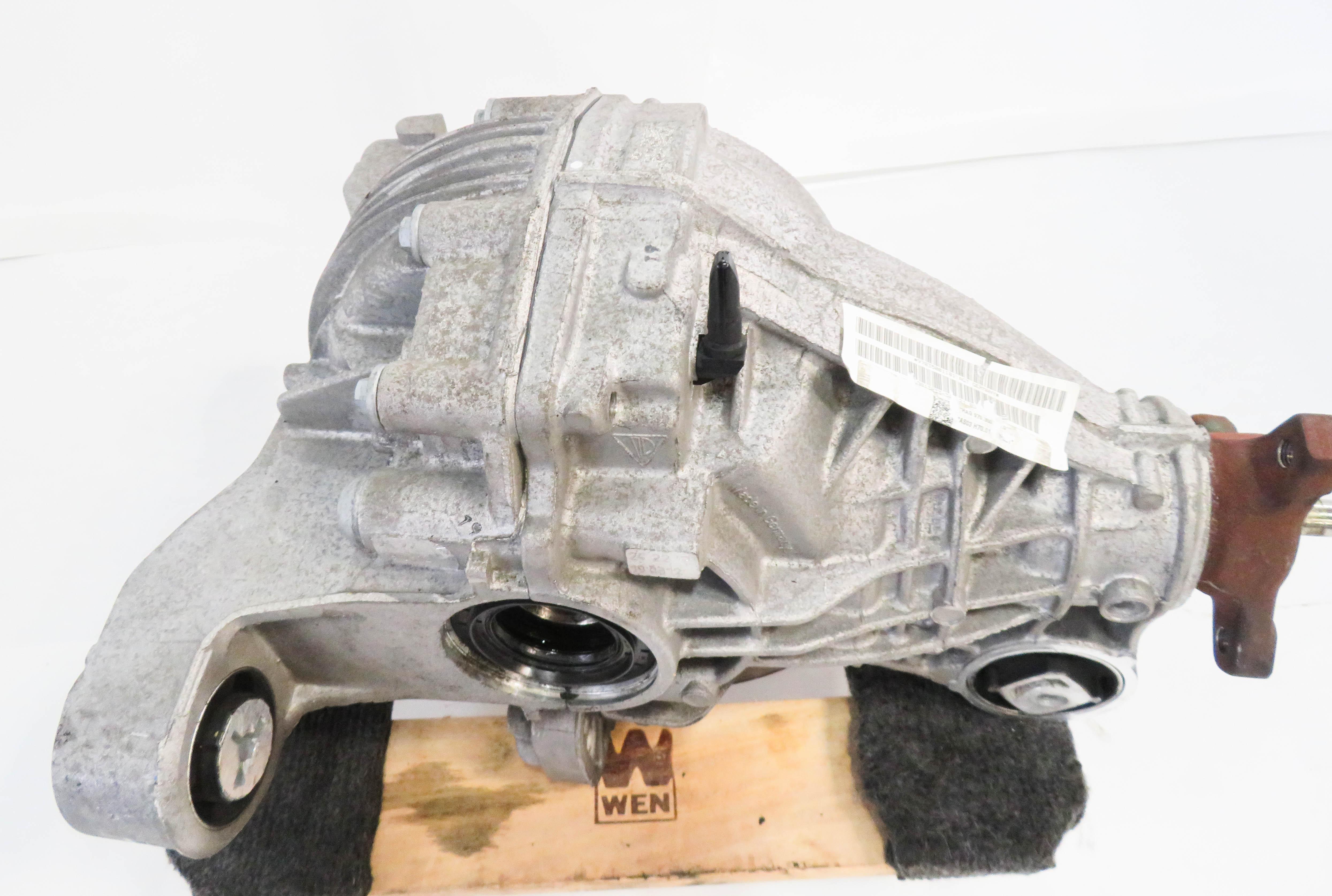 2011-2016 PORSCHE PANAMERA (970 G1) 3.6L - REAR DIFFERENTAIL GEAR CARRIER — exact item pictured