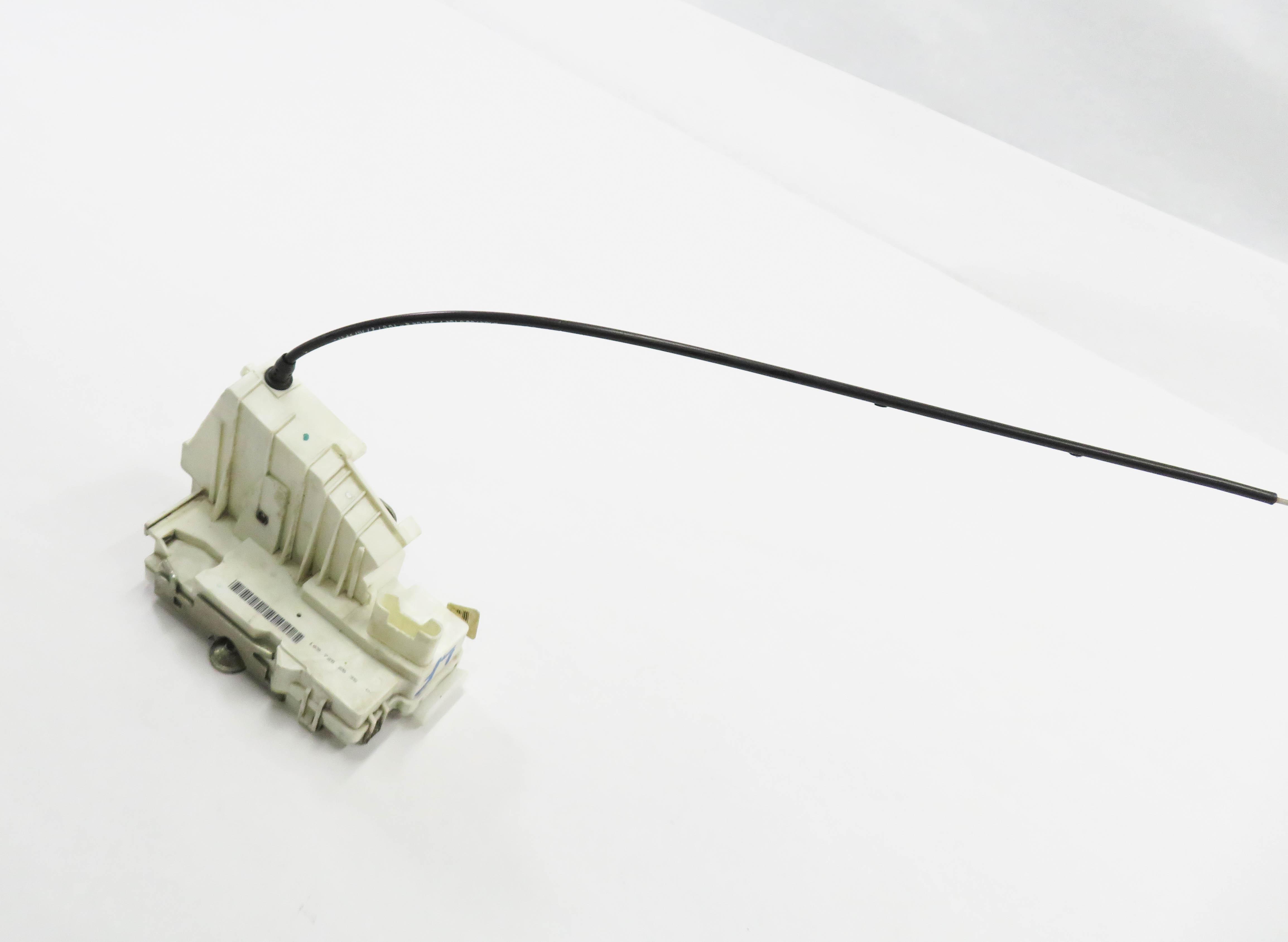 06-12 MERCEDES GL320 GL450 GL550 GL350 ML500 ML350 - LEFT FRONT DOOR LOCK LATCH — exact item pictured