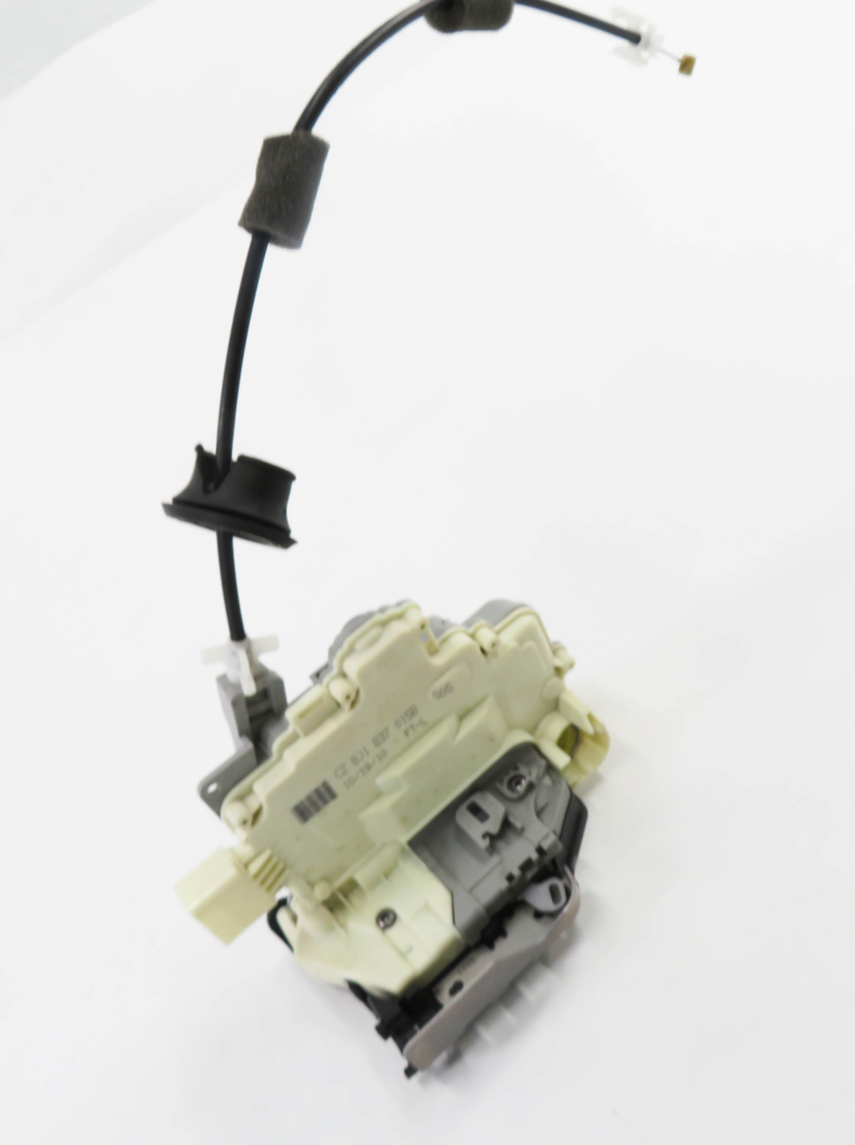 09-18 AUDI / PORSCHE - A4 A5 Q5 S4 TT CAYENNE PANAMERA TOURAEG DRIVER DOOR LATCH — exact item pictured