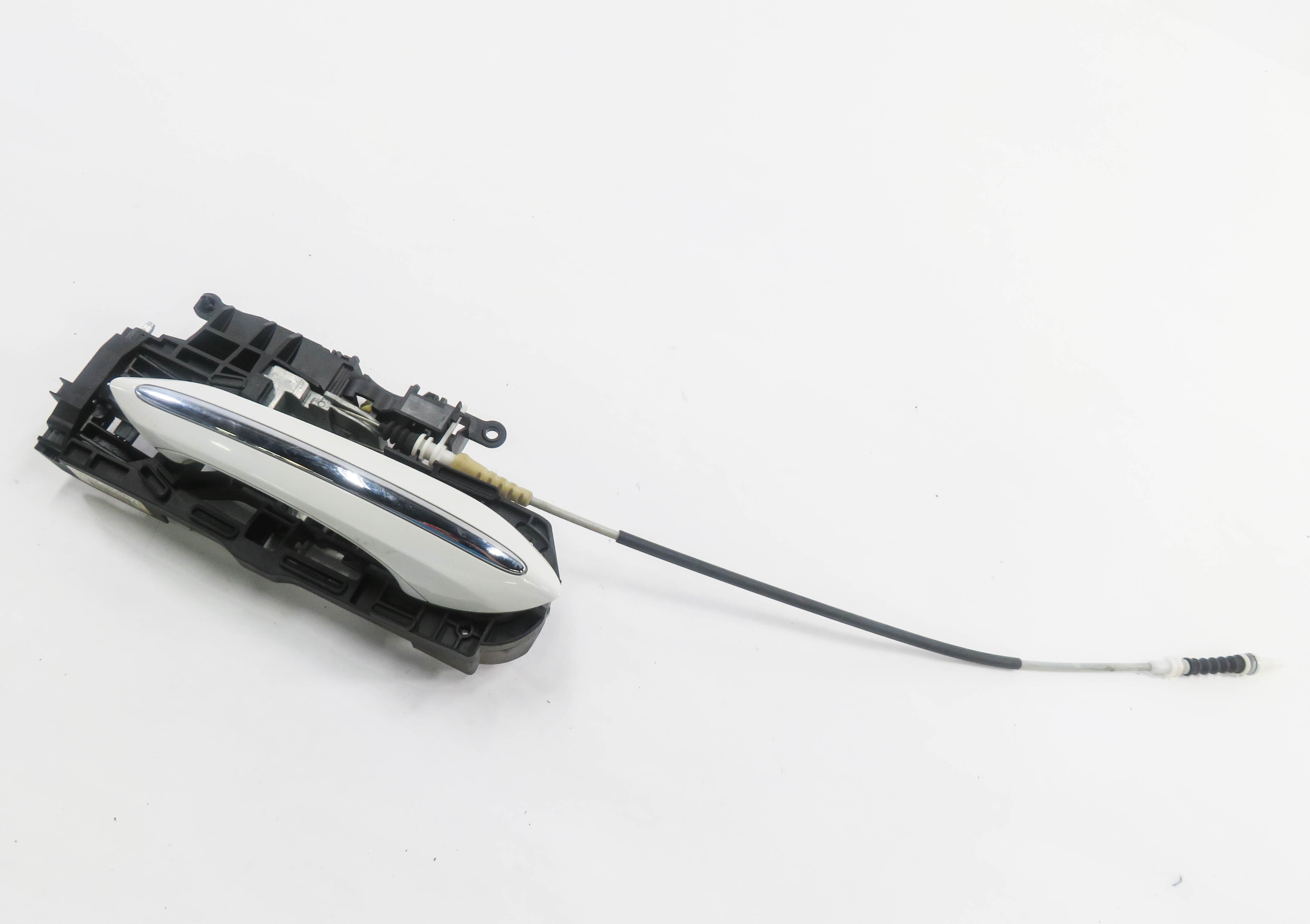 2011-2016 BMW 528i 535i 550i M5 (F10) RIGHT FRONT PASSENGER DOOR HANDLE (WHITE) — exact item pictured