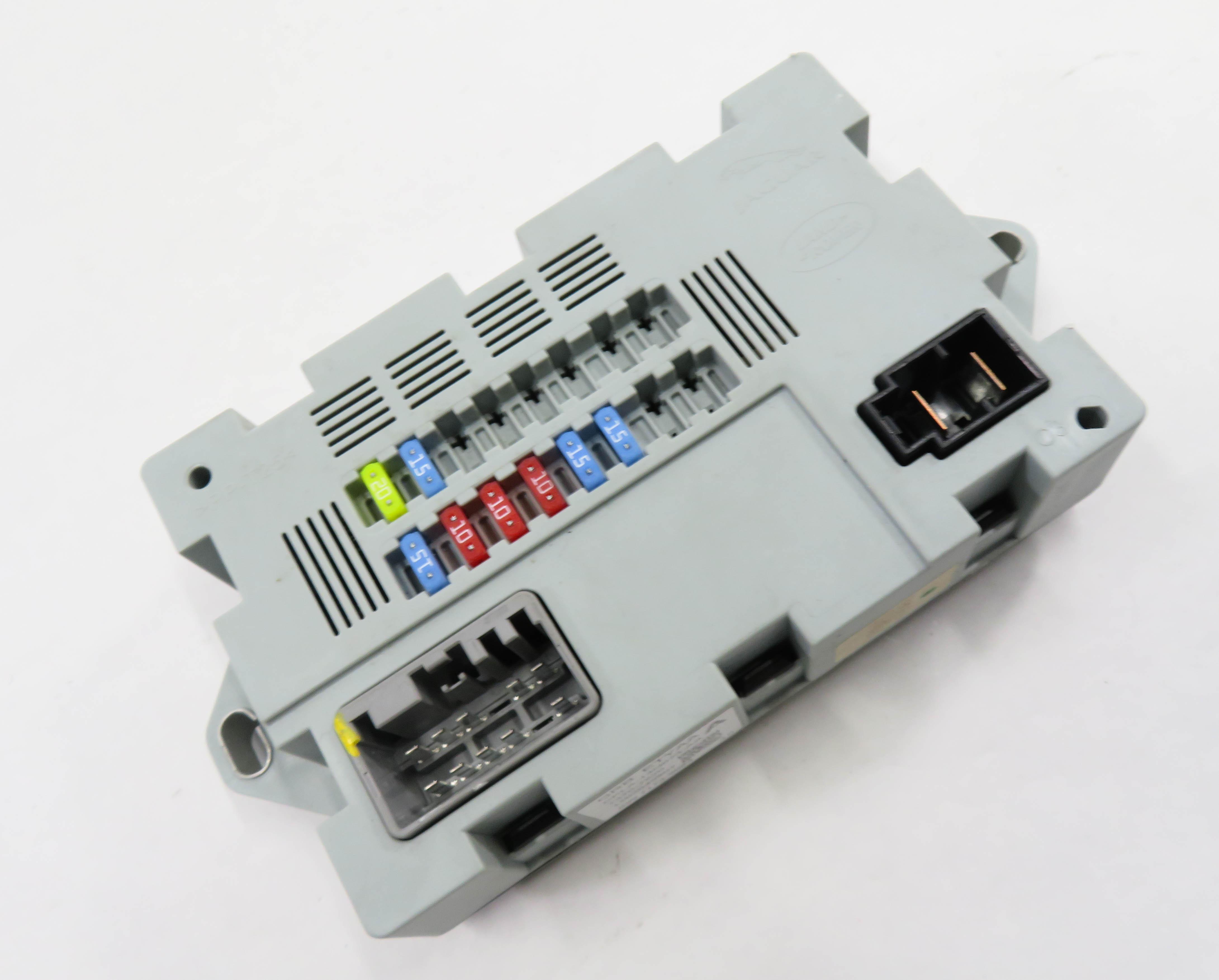 2017 LAND ROVER DISCOVERY SPORT (L550) LEFT REAR POWER JUNCTION FUSE BOX — exact item pictured