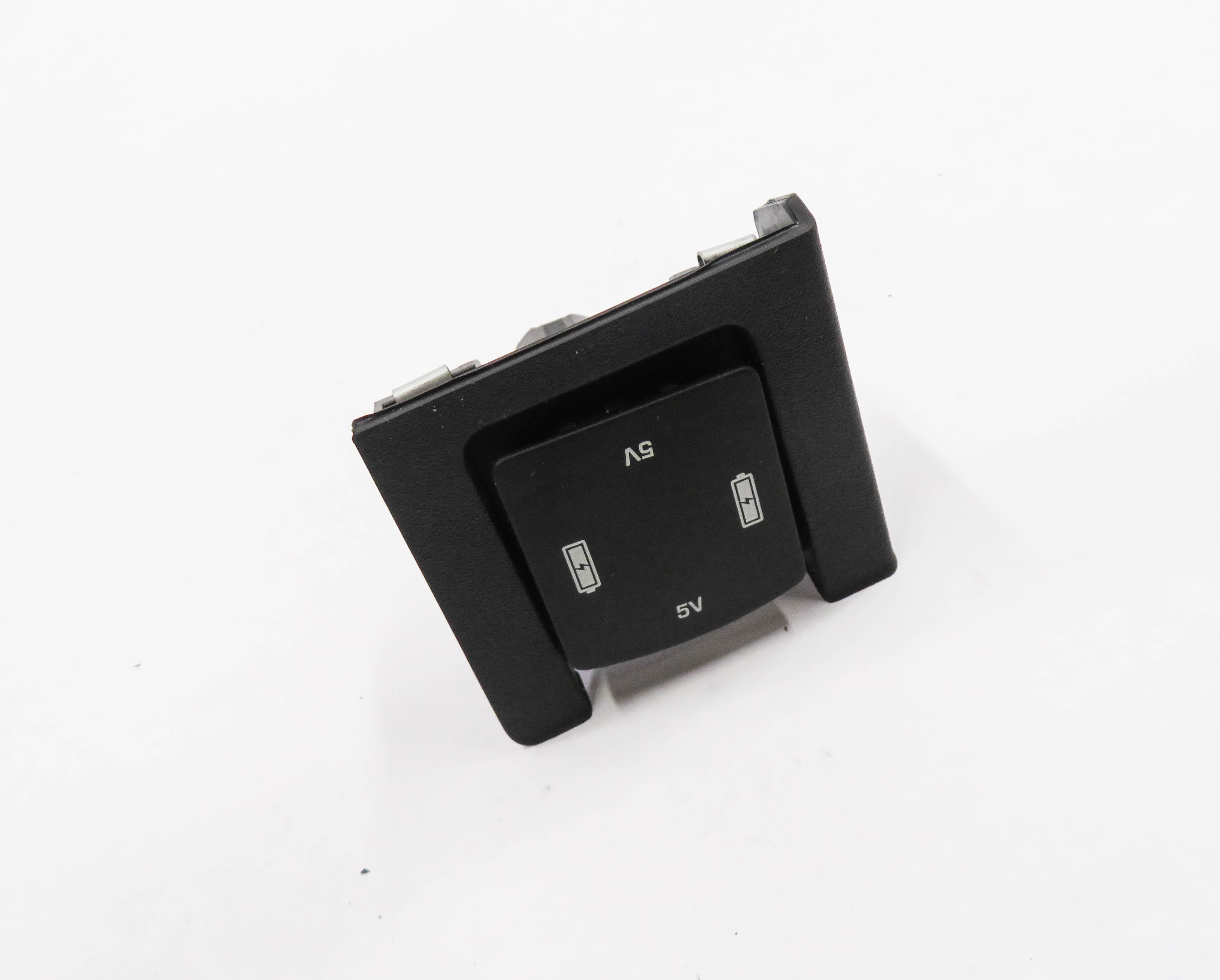 2017 LAND ROVER DISCOVERY SPORT (L550) 5v USB CHARGING PLUG PORT SOCKET — exact item pictured