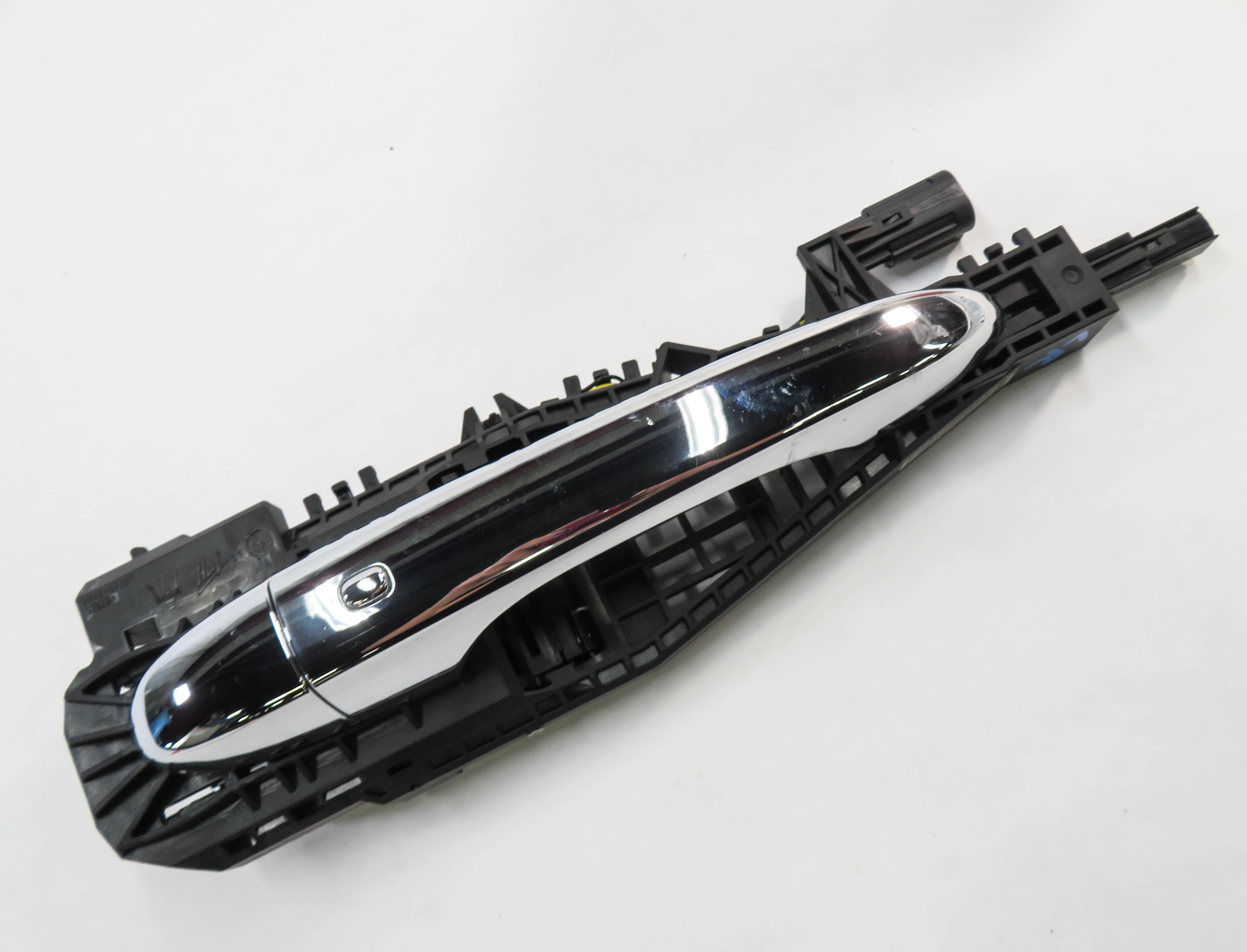 2018 MASERATI QUATTROPORTE (M156) LEFT REAR PROXIMITY DOOR HANDLE (WHITE) — exact item pictured
