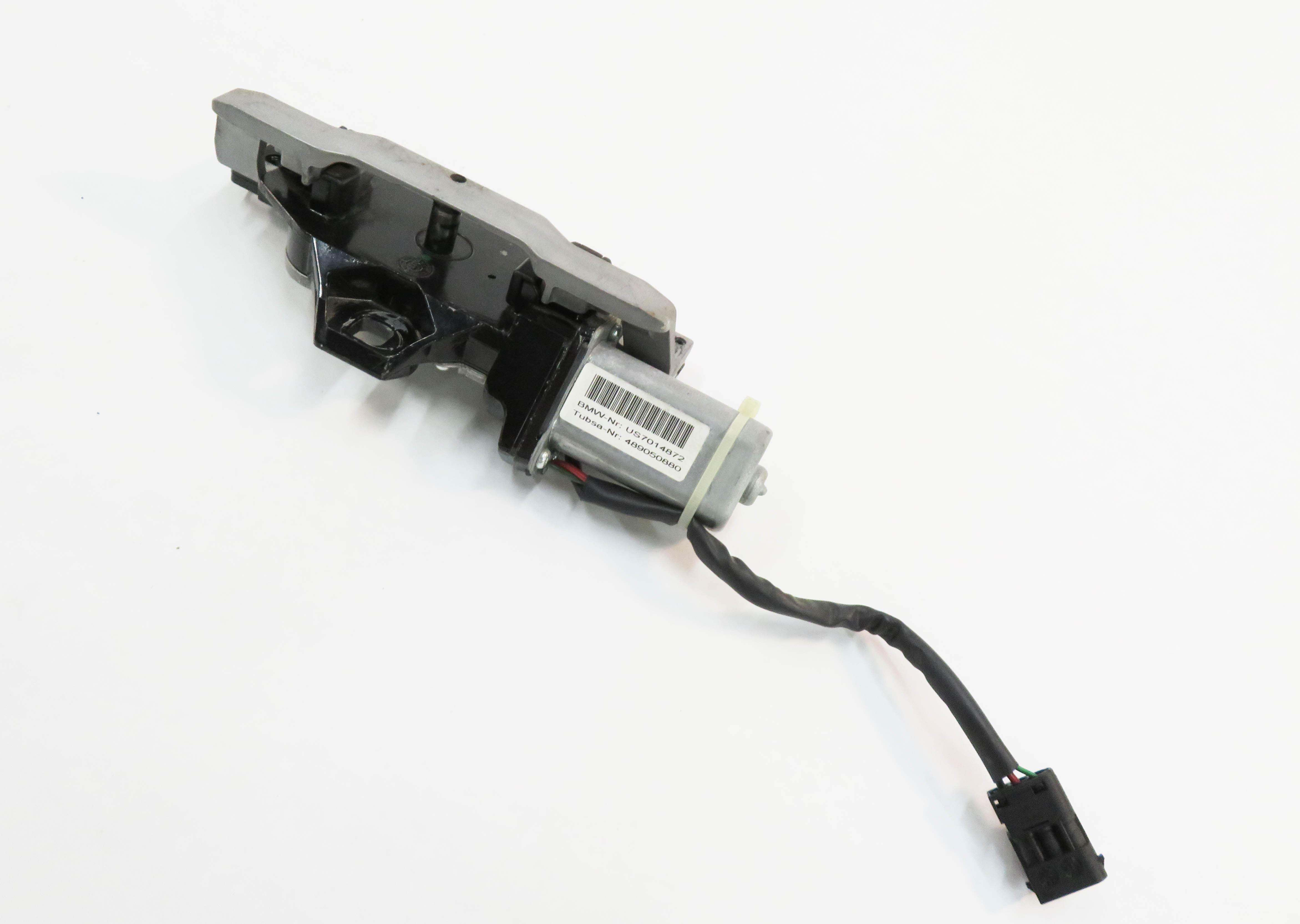 2006 BMW 530i (E61) WAGON - REAR TRUNK LOCK LATCH ACTUATOR MOTOR STRIKER PLATE — exact item pictured