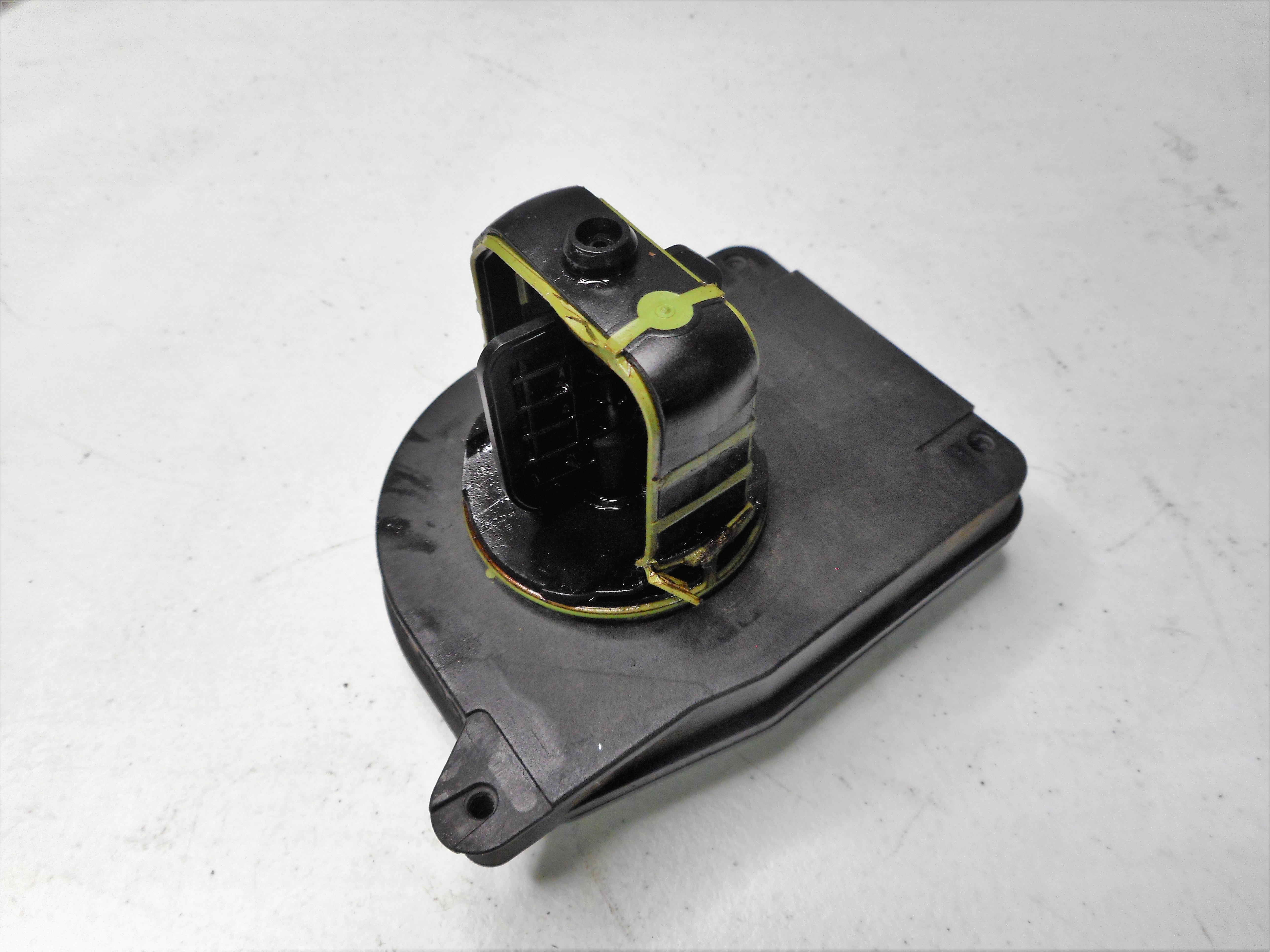 2006 BMW 530i (E60) 3.0L N52 ENGINE - INTAKE MANIFOLD SMALL DISA VALVE AIR FLAP — exact item pictured