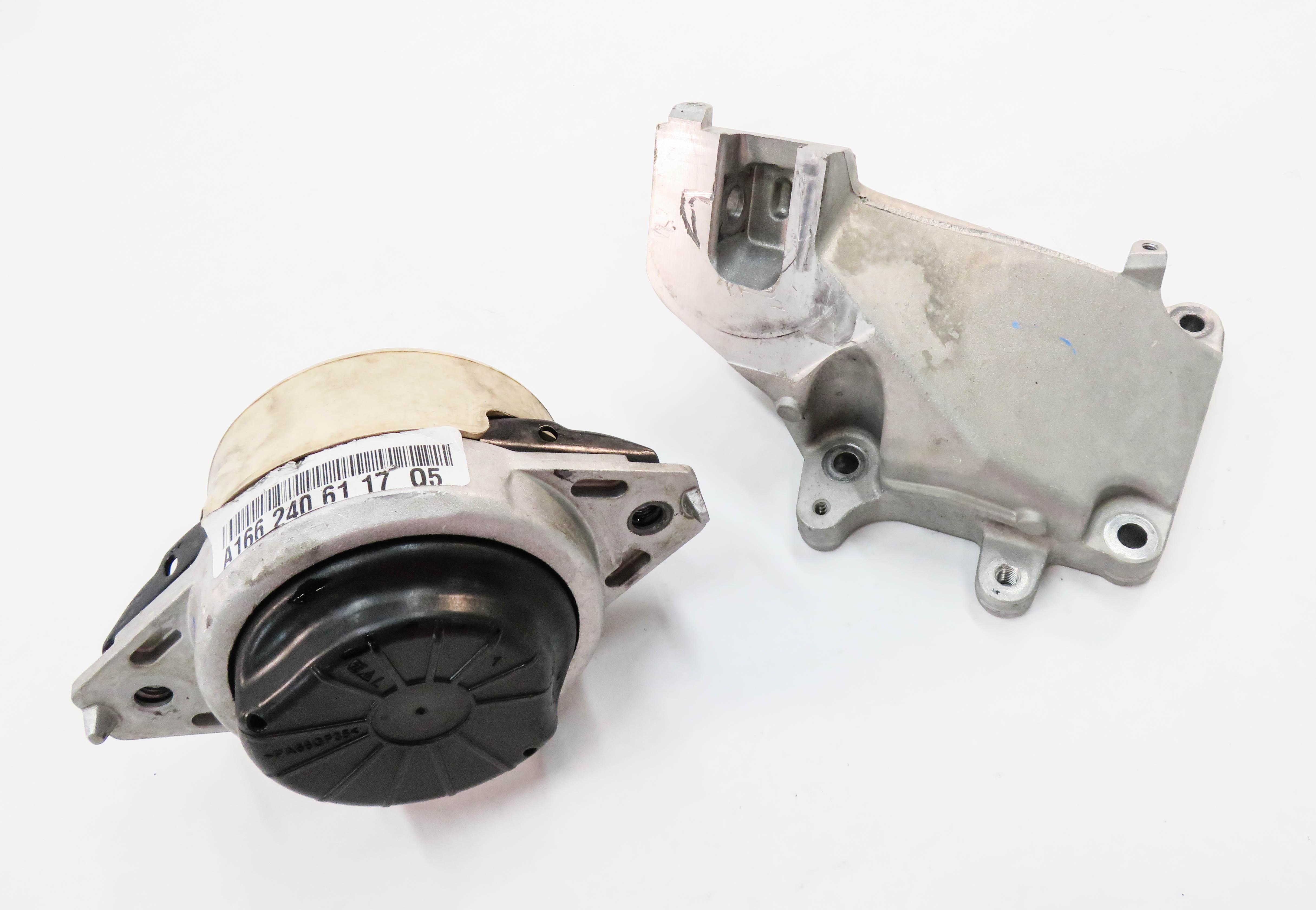 2013 MERCEDES GL450 (X166) 4.6L M278 ENGINE - RIGHT MOTOR MOUNT BRACKET SET-2 — exact item pictured