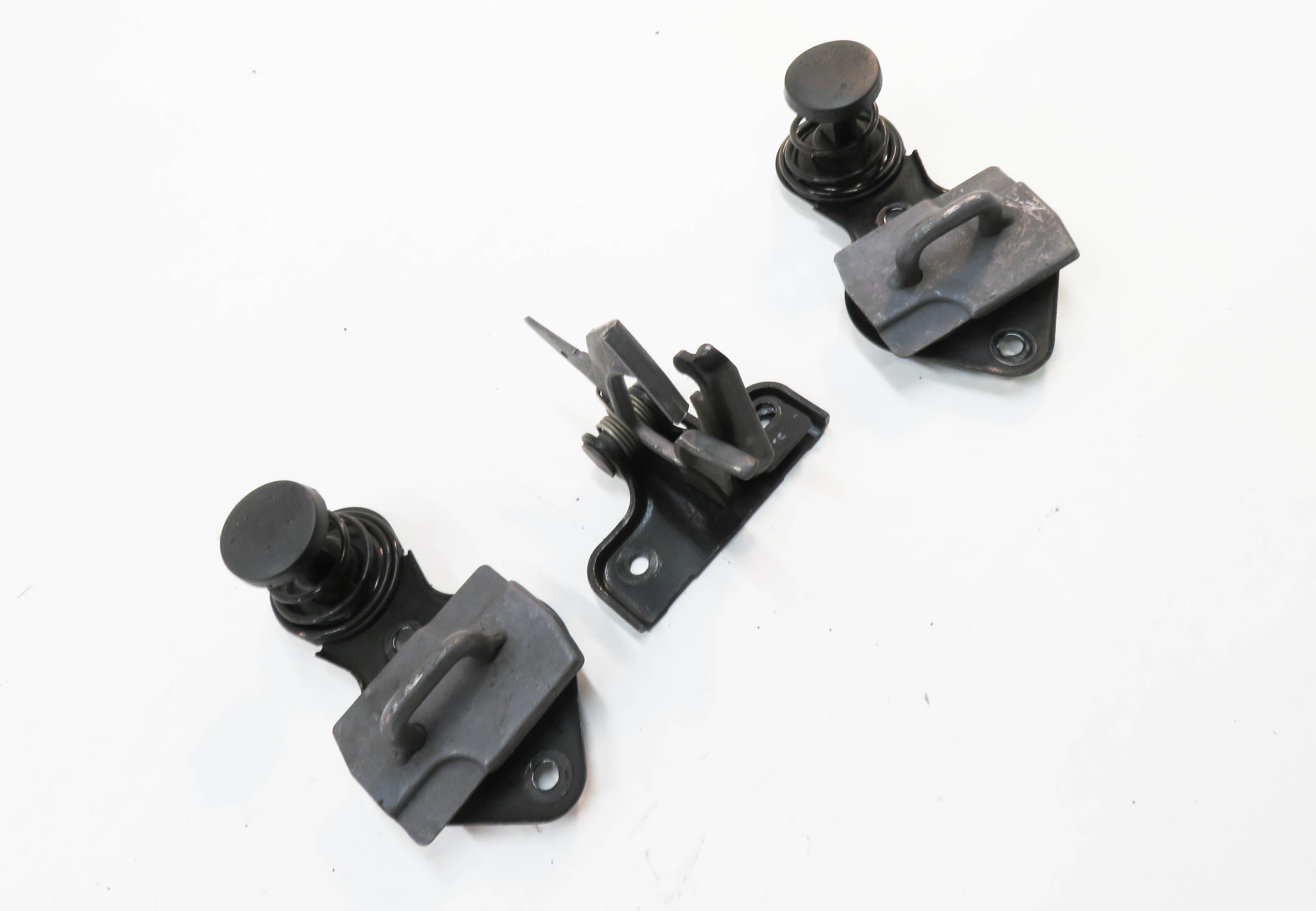 2007 MERCEDES GL450 (X164) FRONT HOOD SAFETY LATCH STRIKER SPRING SET-3 — exact item pictured