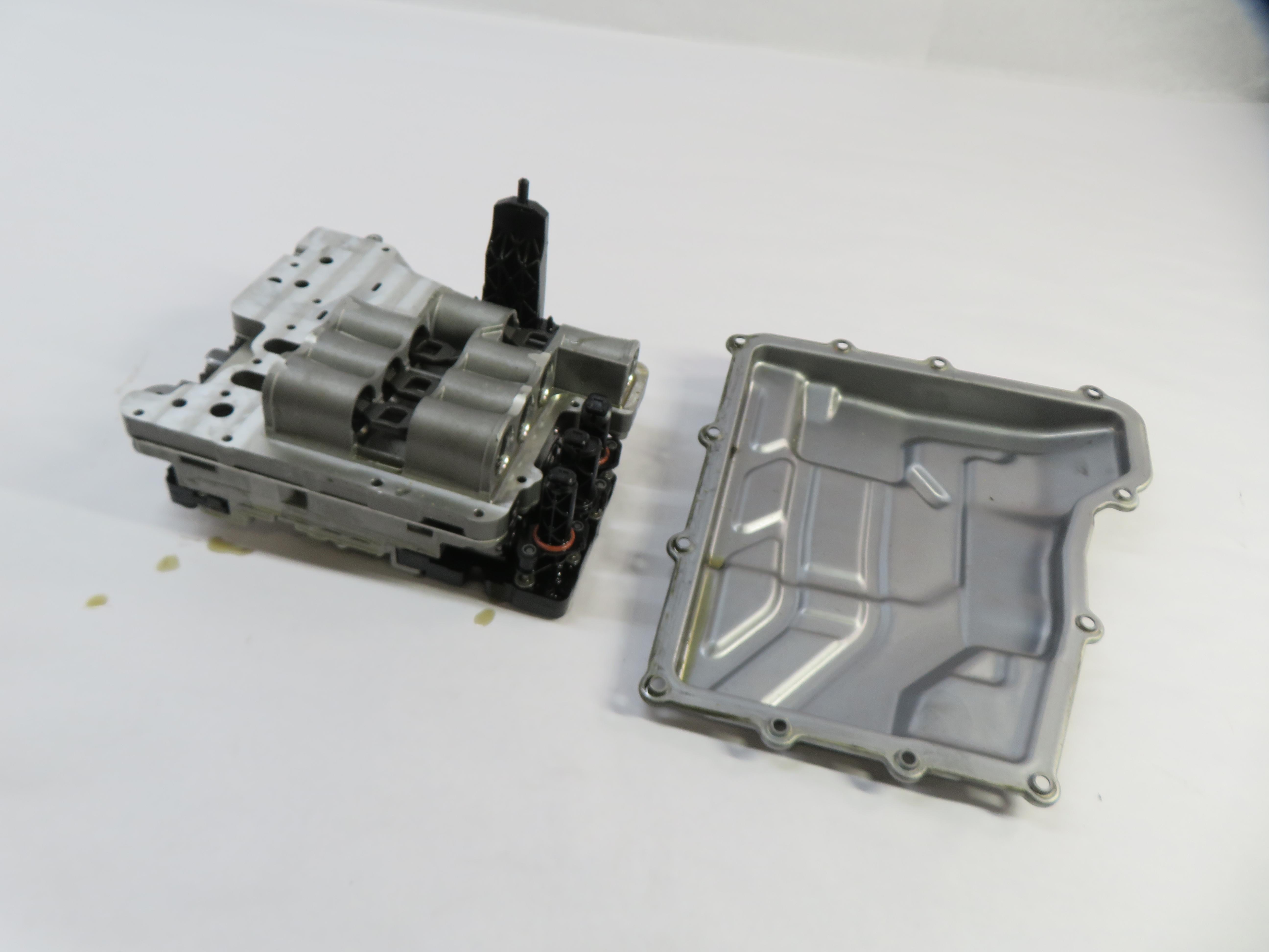 12-17 BMW M5 M6 (F06 F10 F12 F13) DCT TRANSMISSION VALVE BODY w/ MECHATRONIC — exact item pictured