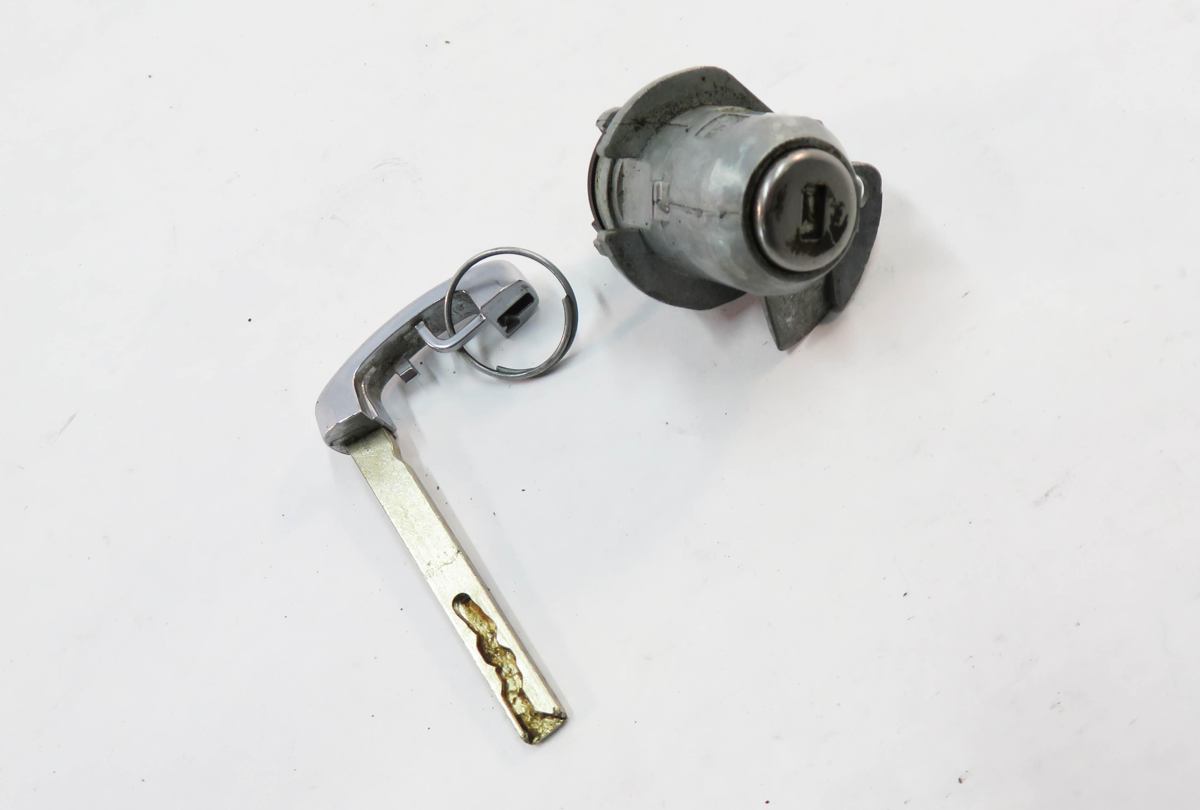 2017 BMW M6 ///M (F13) LEFT FRONT DRIVER DOOR HANDLE LOCK CYLINDER w/ KEY — exact item pictured