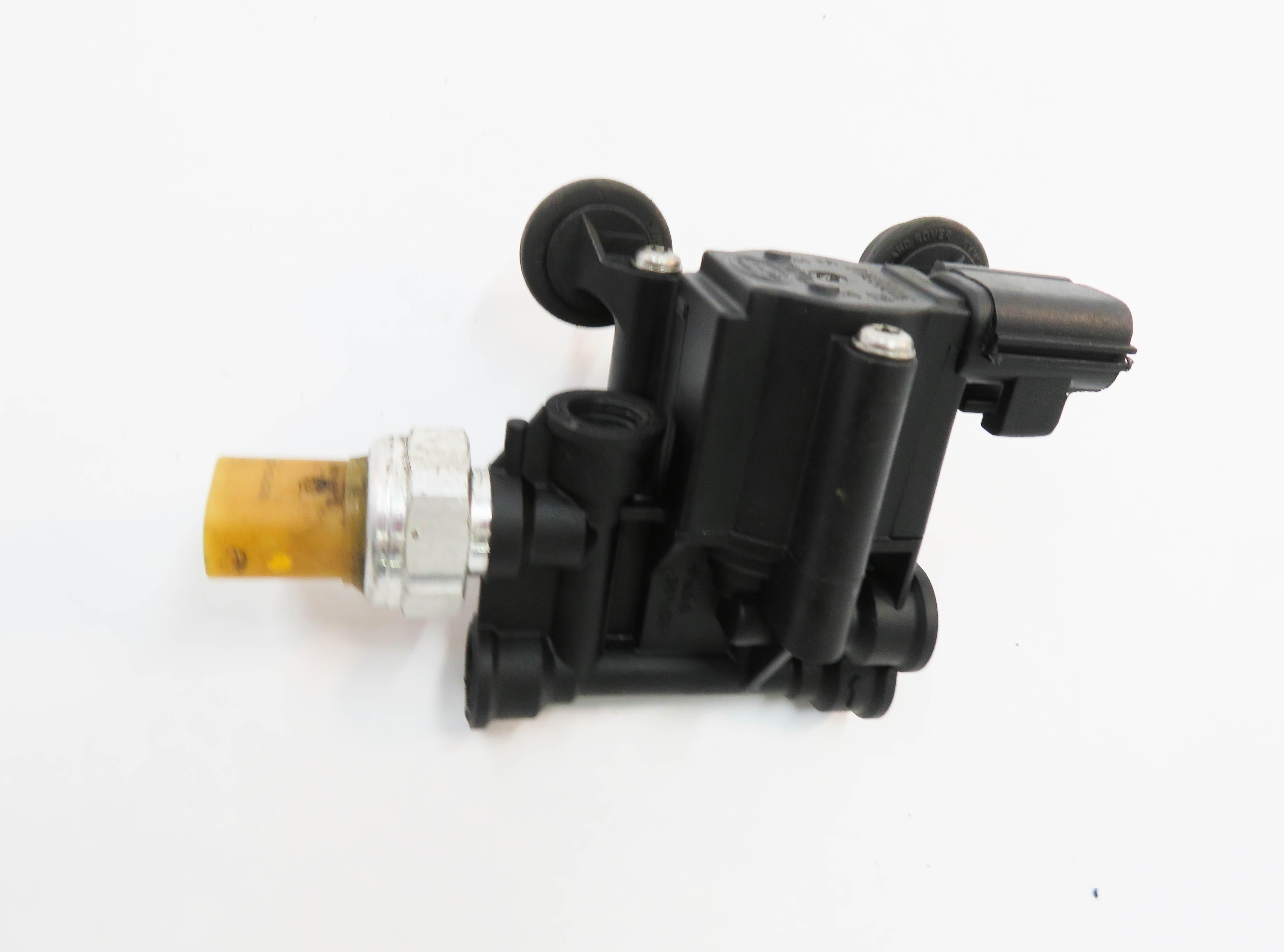 2011 LAND ROVER LR4 - AIR SUSPENSION VALVE BLOCK — exact item pictured