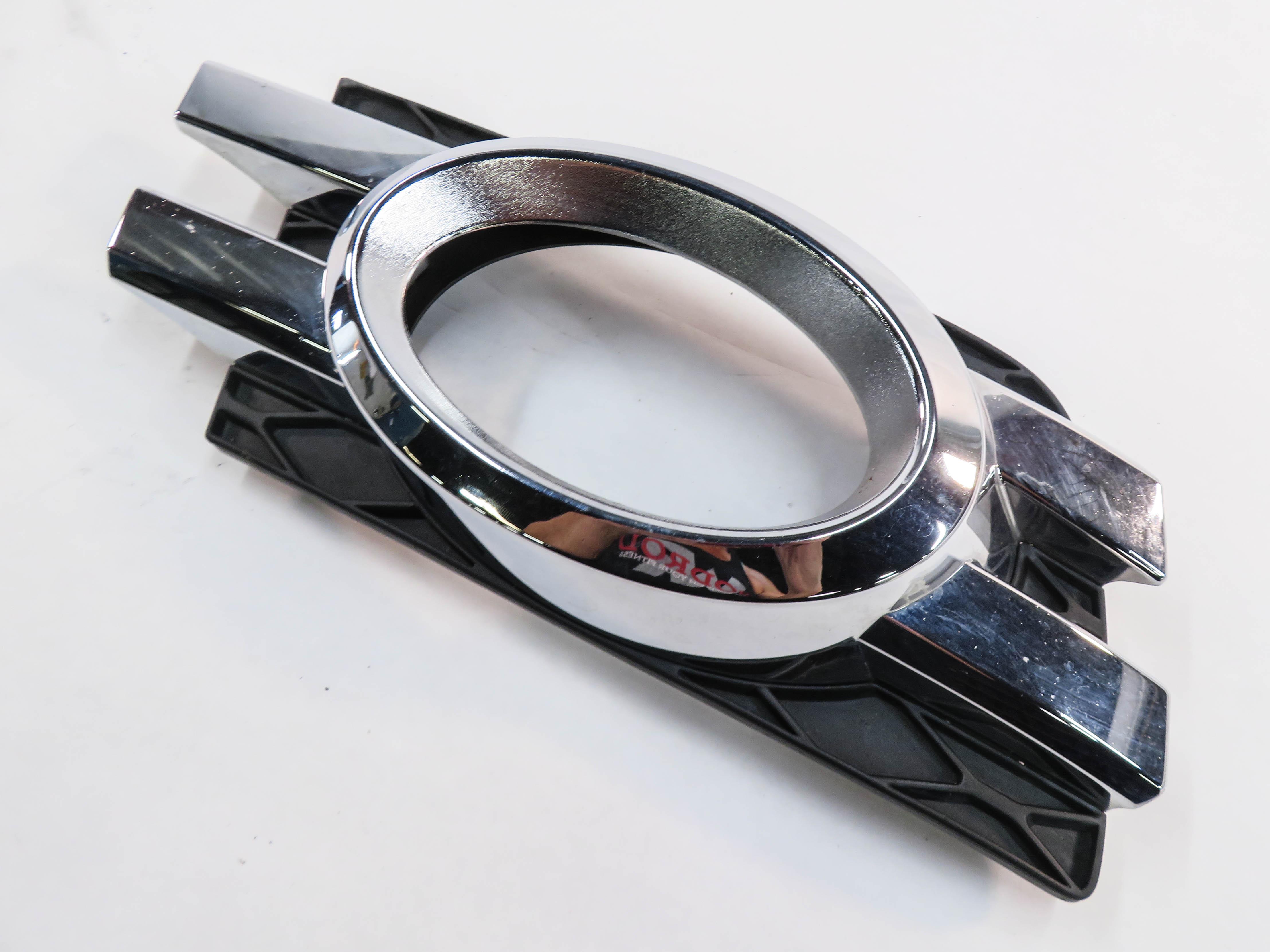 2009 MERCEDES GL550 (X164) RIGHT FRONT PASSENGER FOGLIGHT GRILLE TRIM — exact item pictured