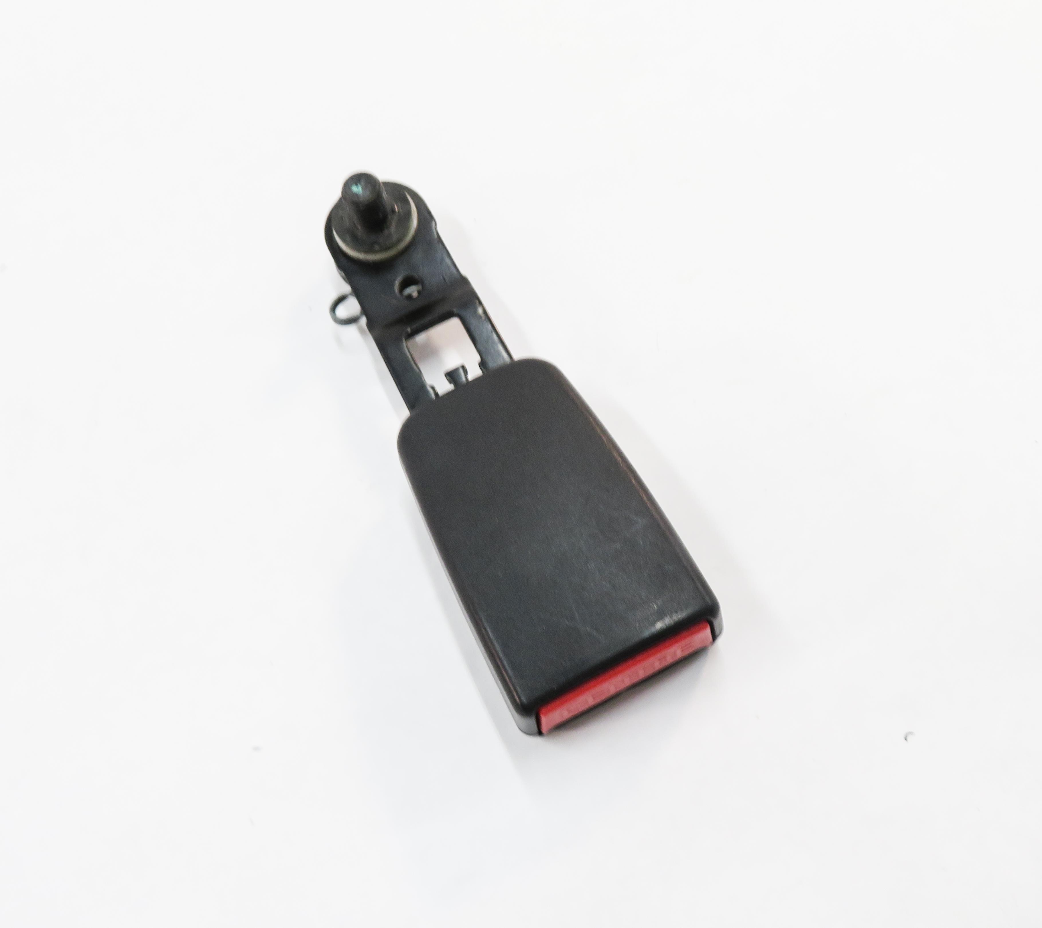 2006 MERCEDES ML500 (W164) REAR 2nd SECOND ROW SEAT - CENTER SEATBELT RECEIVER — exact item pictured