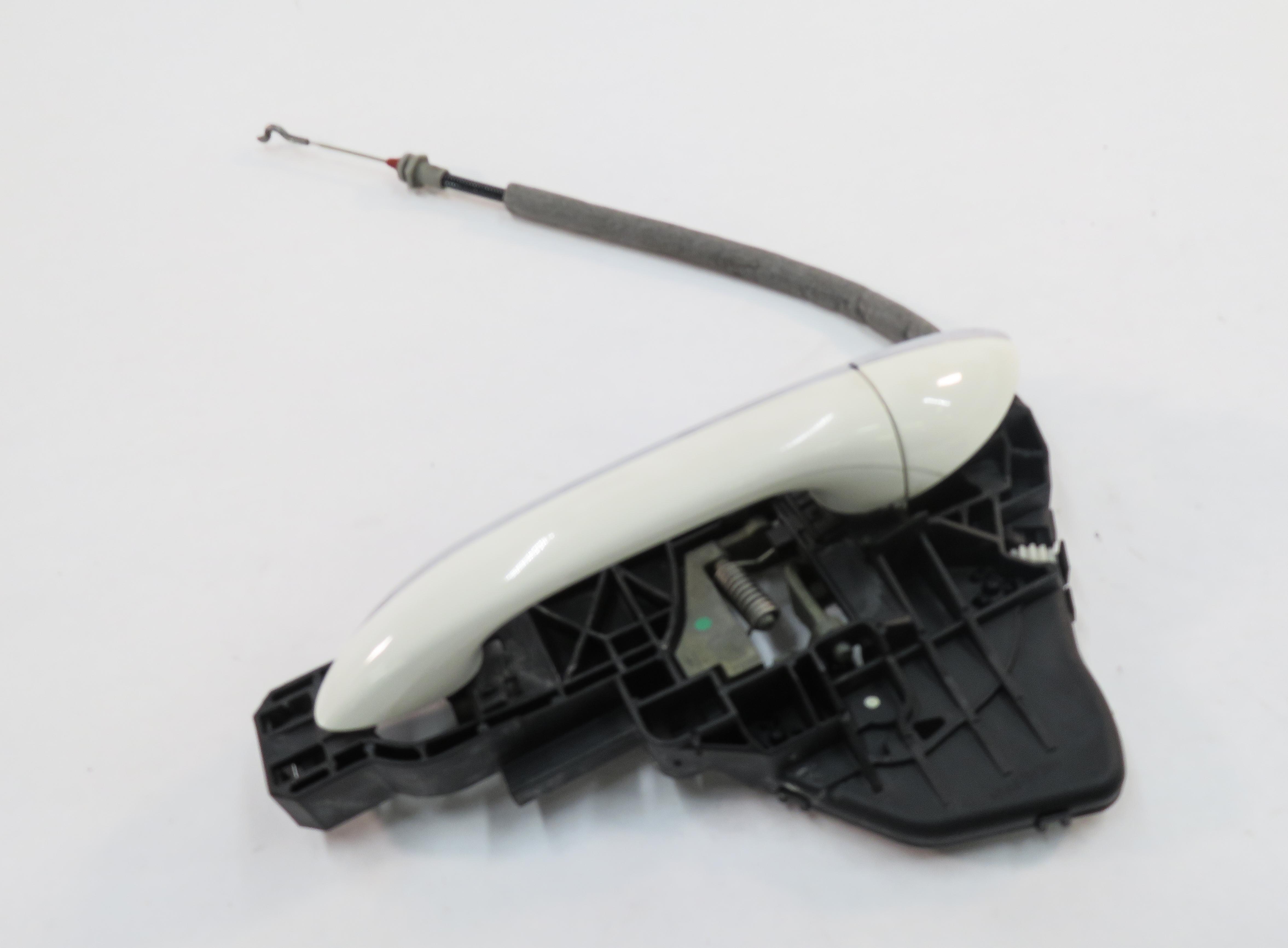 2006 MERCEDES ML500 (W164) LEFT REAR DOOR HANDLE (ALABASTER WHITE METALLIC 960U) — exact item pictured