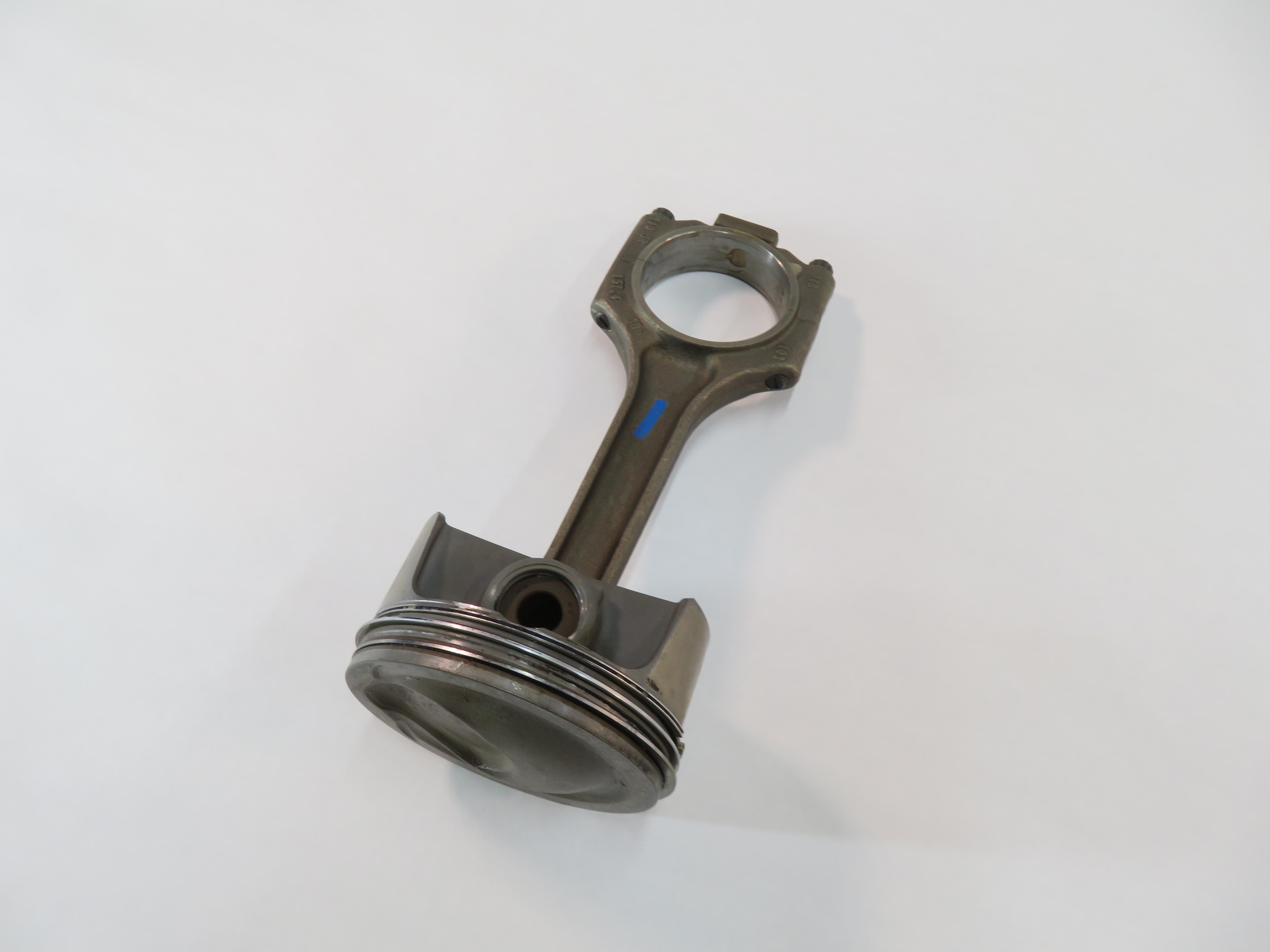 2008-2012 PORSCHE CAYENNE PANAMERA (957 958 970 G1) 4.8L TURBO - RIGHT PISTON — exact item pictured