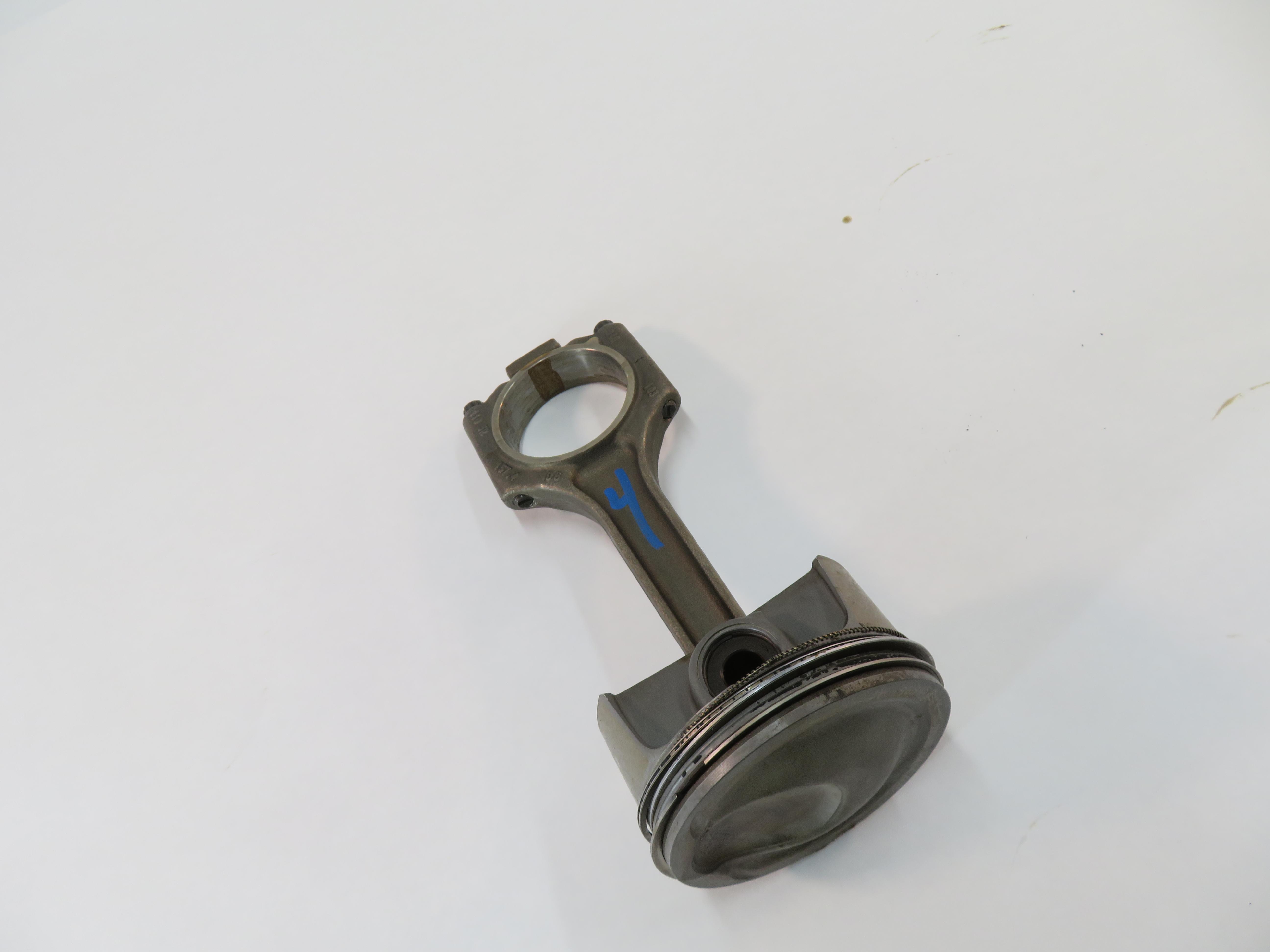 2008-2012 PORSCHE CAYENNE PANAMERA (957 958 970 G1) 4.8L TURBO - RIGHT PISTON — exact item pictured