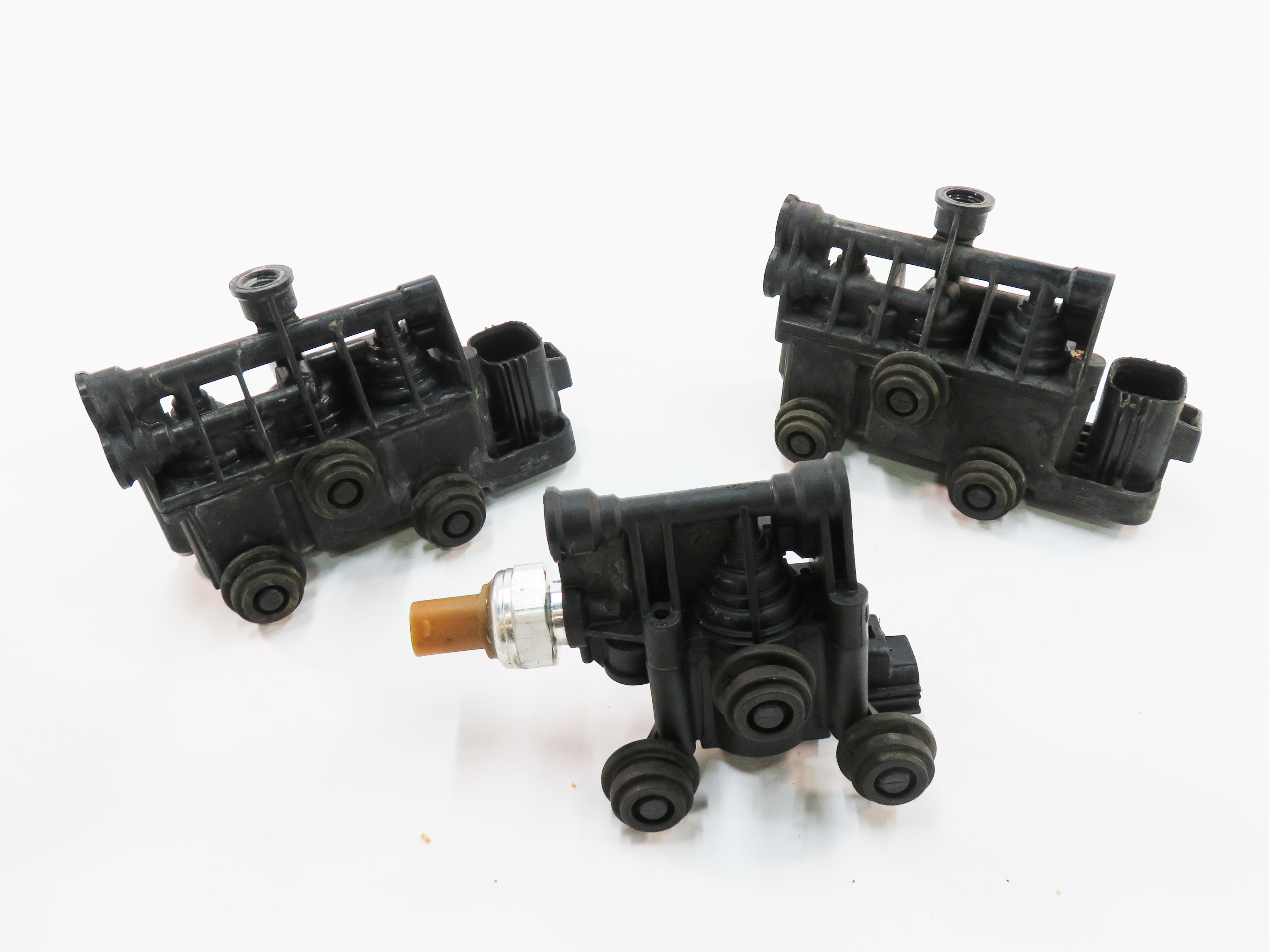 2012 RANGE ROVER SPORT (L320) AIR SUSPENSION VALVE BLOCK SET-3 — exact item pictured