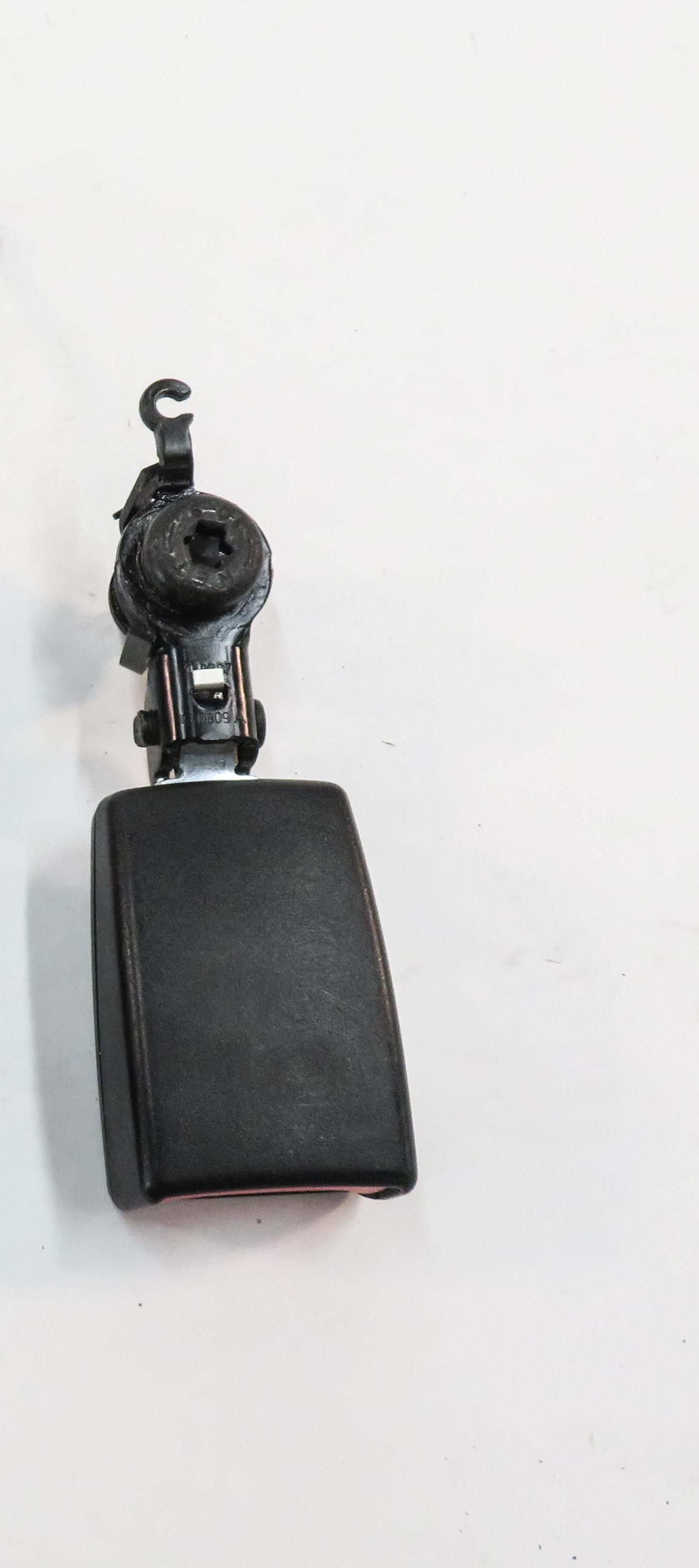 2012 RANGE ROVER SPORT (L320) RIGHT REAR 2nd ROW SEAT SEATBELT BUCKLE RECEIVER — exact item pictured
