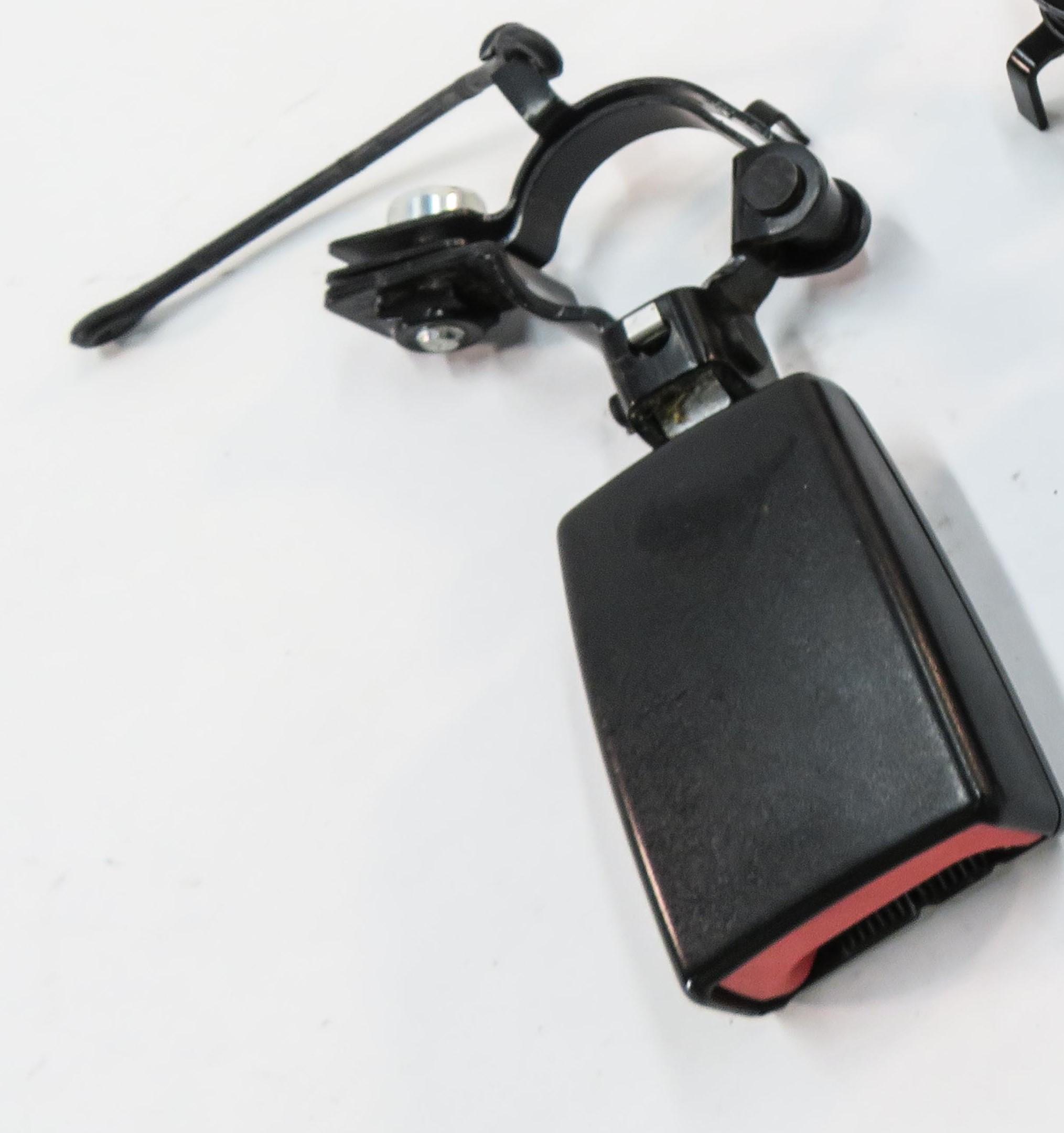 2012 RANGE ROVER SPORT (L320) REAR CENTER 2nd ROW SEAT SEATBELT BUCKLE RECEIVER — exact item pictured