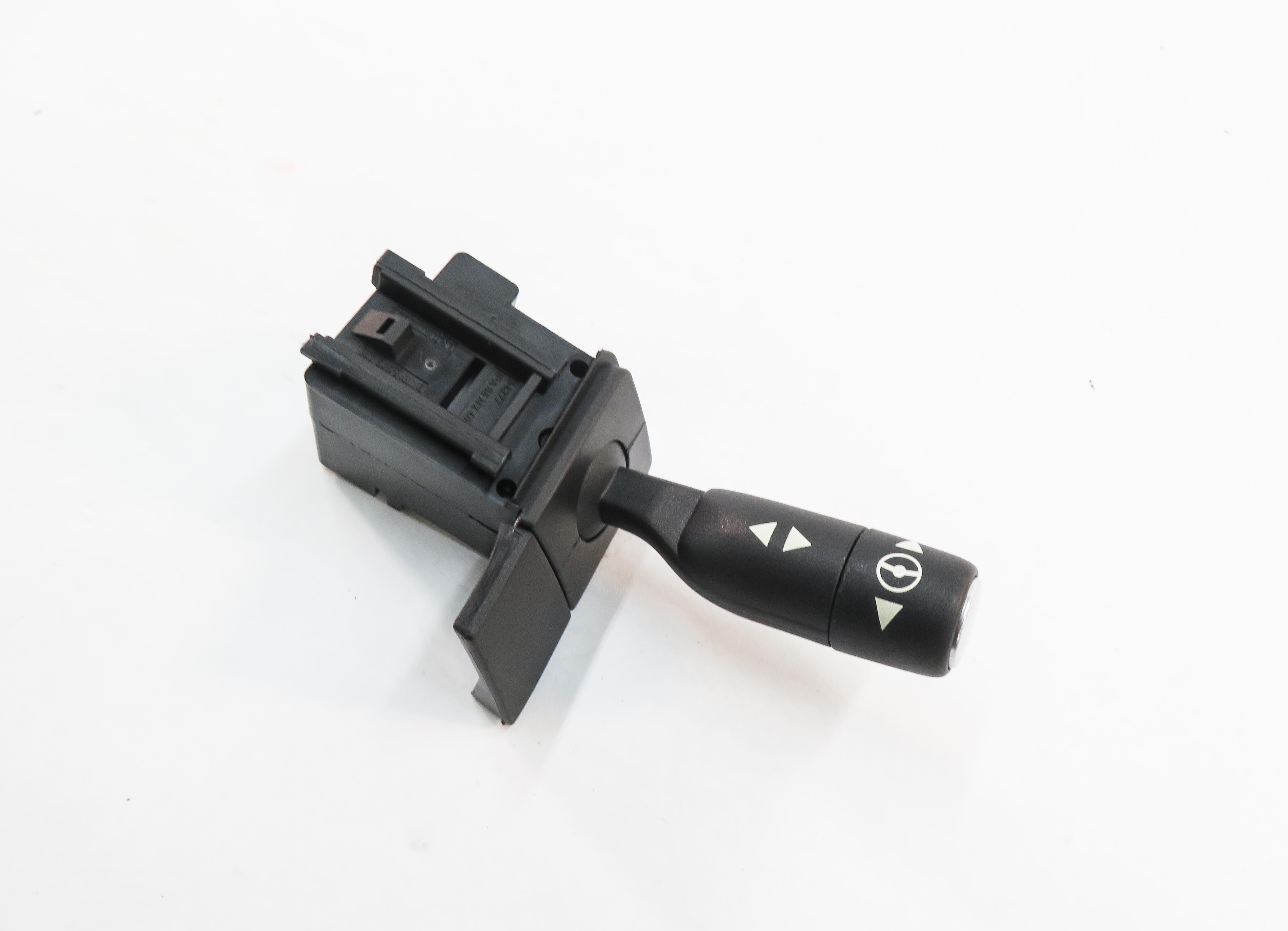 2012 RANGE ROVER (L322) STEERING COLUMN ADJUSTMENT SWITCH ARM — exact item pictured