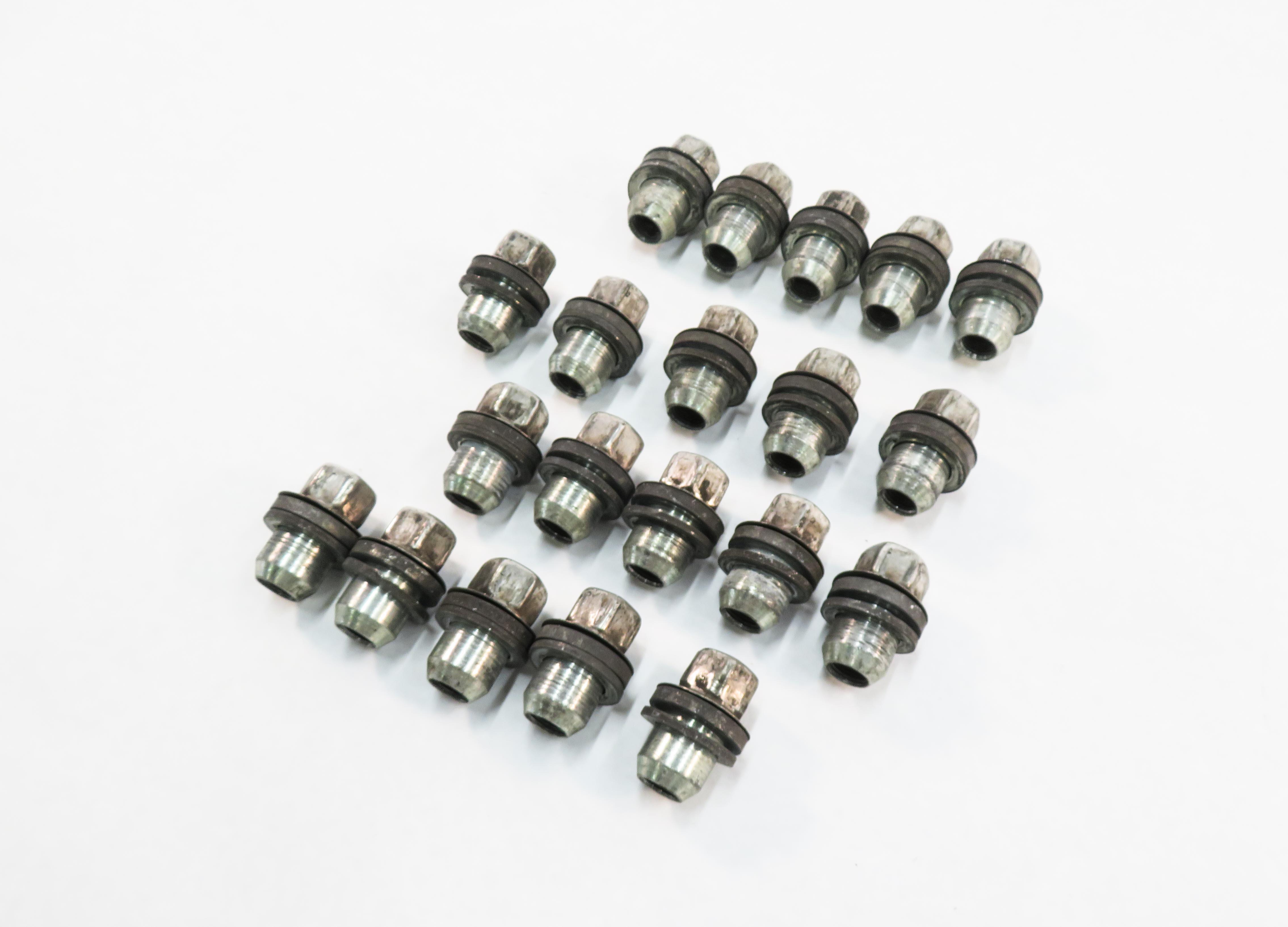 2005-2018 LR3 LR4 DISCOVERY / RANGE ROVER SPORT WHEEL TIRE RIM LUG NUT SET (20) — exact item pictured