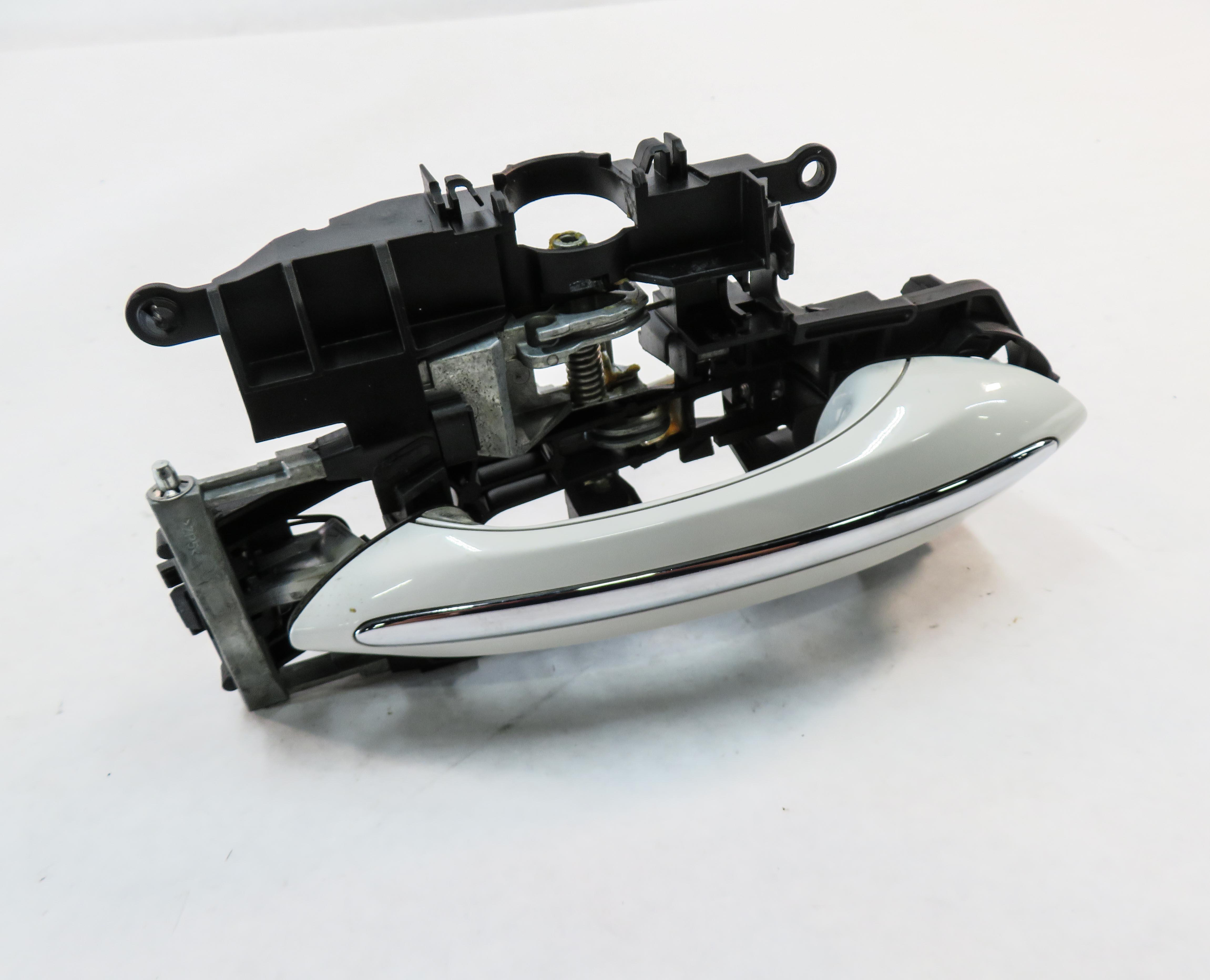 09-18 BMW 528i 535i 550i 740i 750i 760i RIGHT FRONT COMFORT DOOR HANDLE (WHITE) — exact item pictured