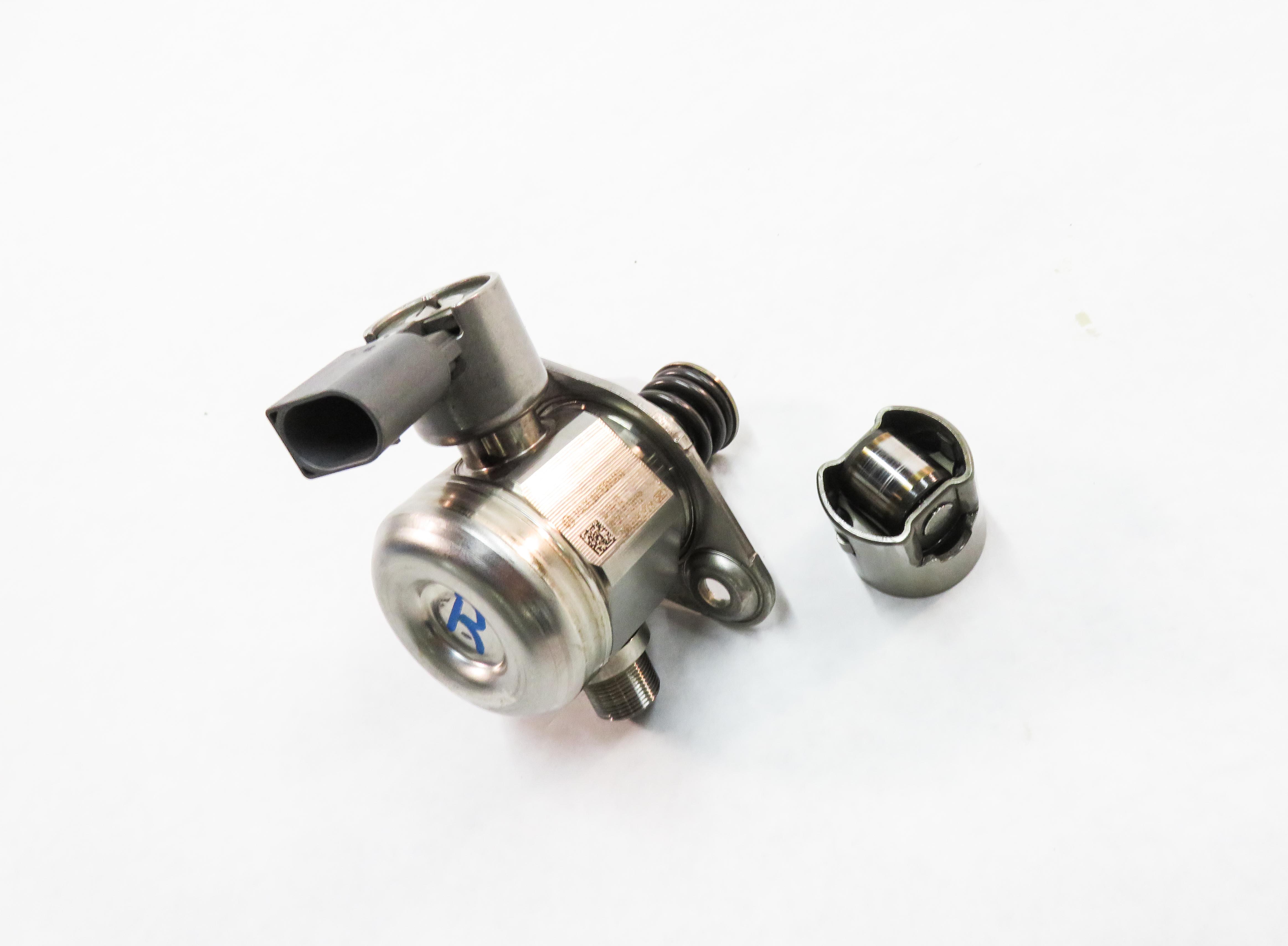 2011-2020 MERCEDES E500 E550 S600 SL450 SL550 GL550 - RIGHT MECHANICAL FUEL PUMP — exact item pictured