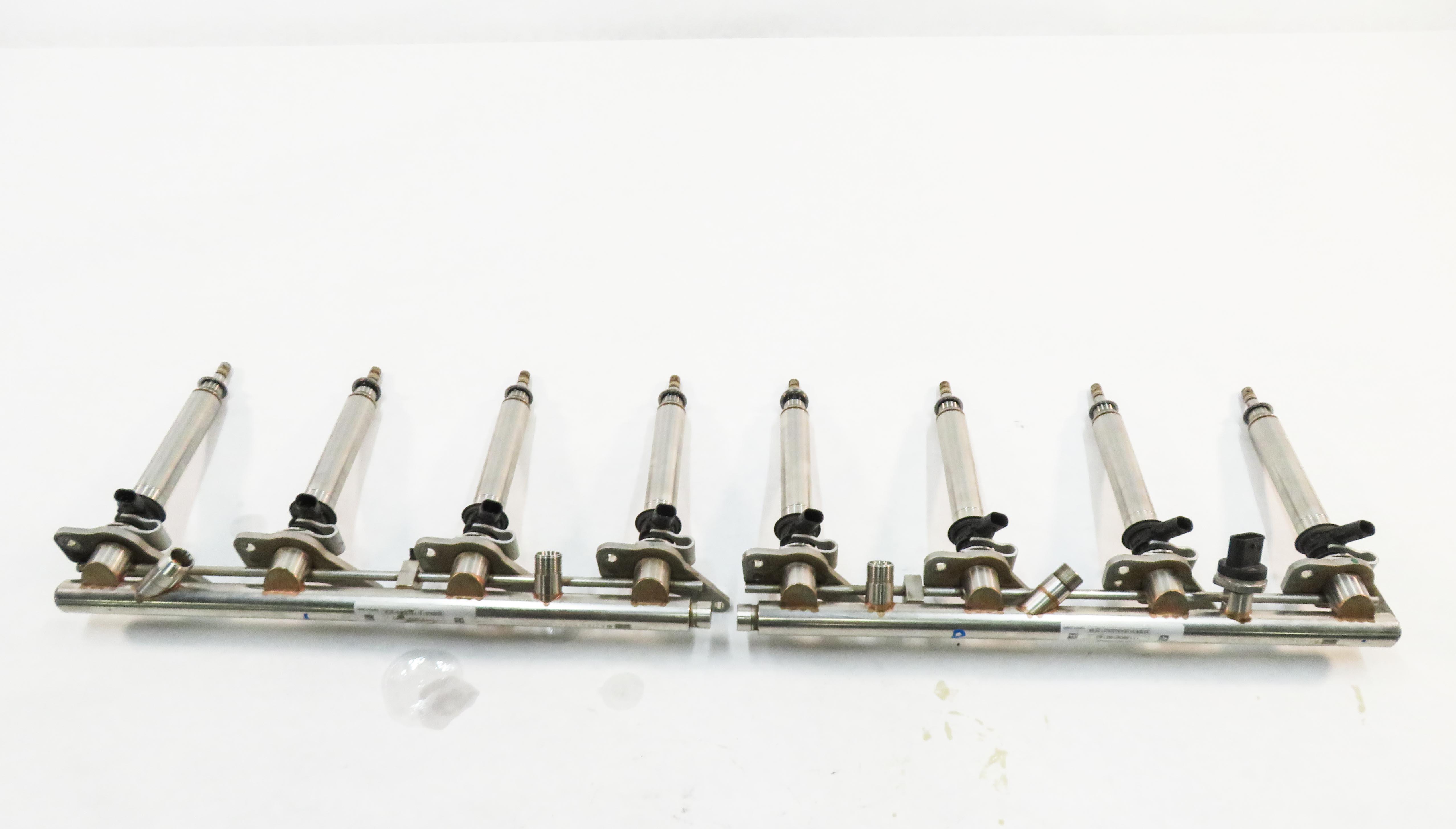 2012 MERCEDES S550 (W221) 4.6L TURBO M278.9 ENGINE - FUEL RAIL SET w/ INJECTORS — exact item pictured