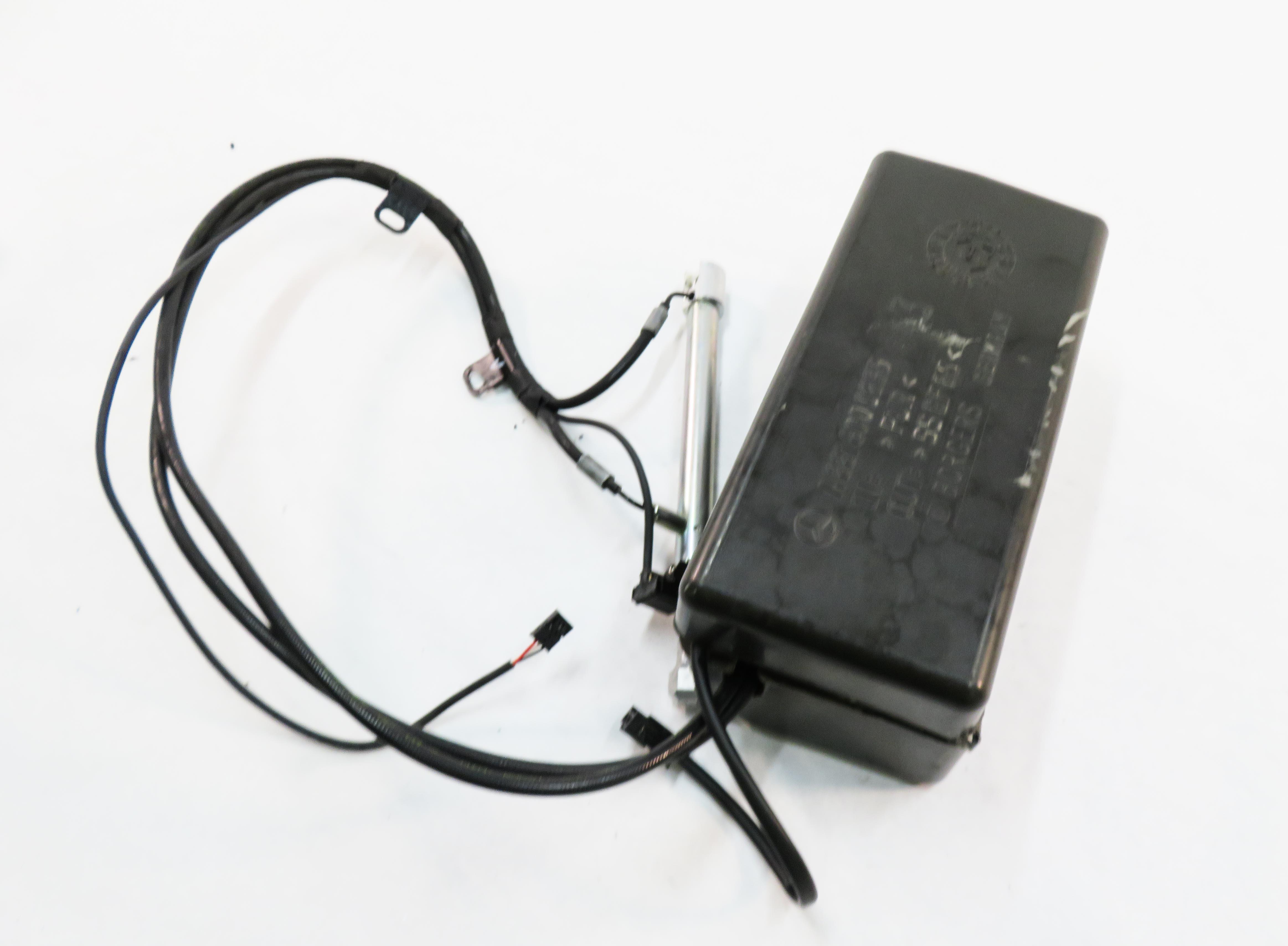 2012 MERCEDES S550 (W221) REAR TRUNK HYDRAULIC PUMP w/ RAM & LINES — exact item pictured