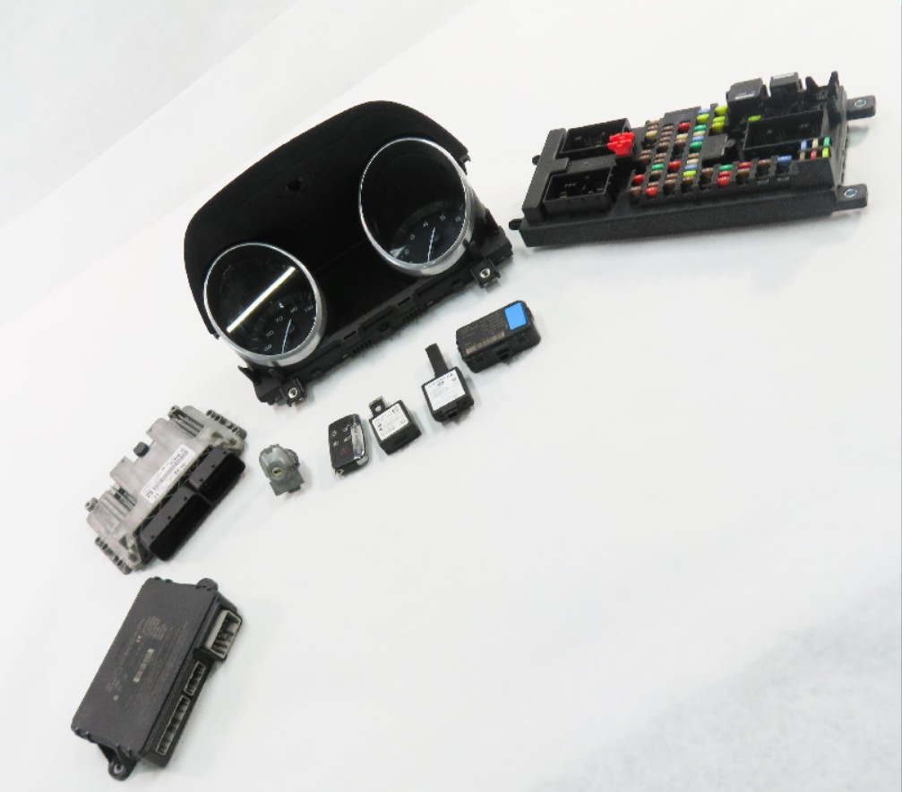 12 RANGE ROVER EVOQUE L538 AWD 2.0T ENGINE ECM IMMOBILIZER MODULE KEY SET (110K) — exact item pictured