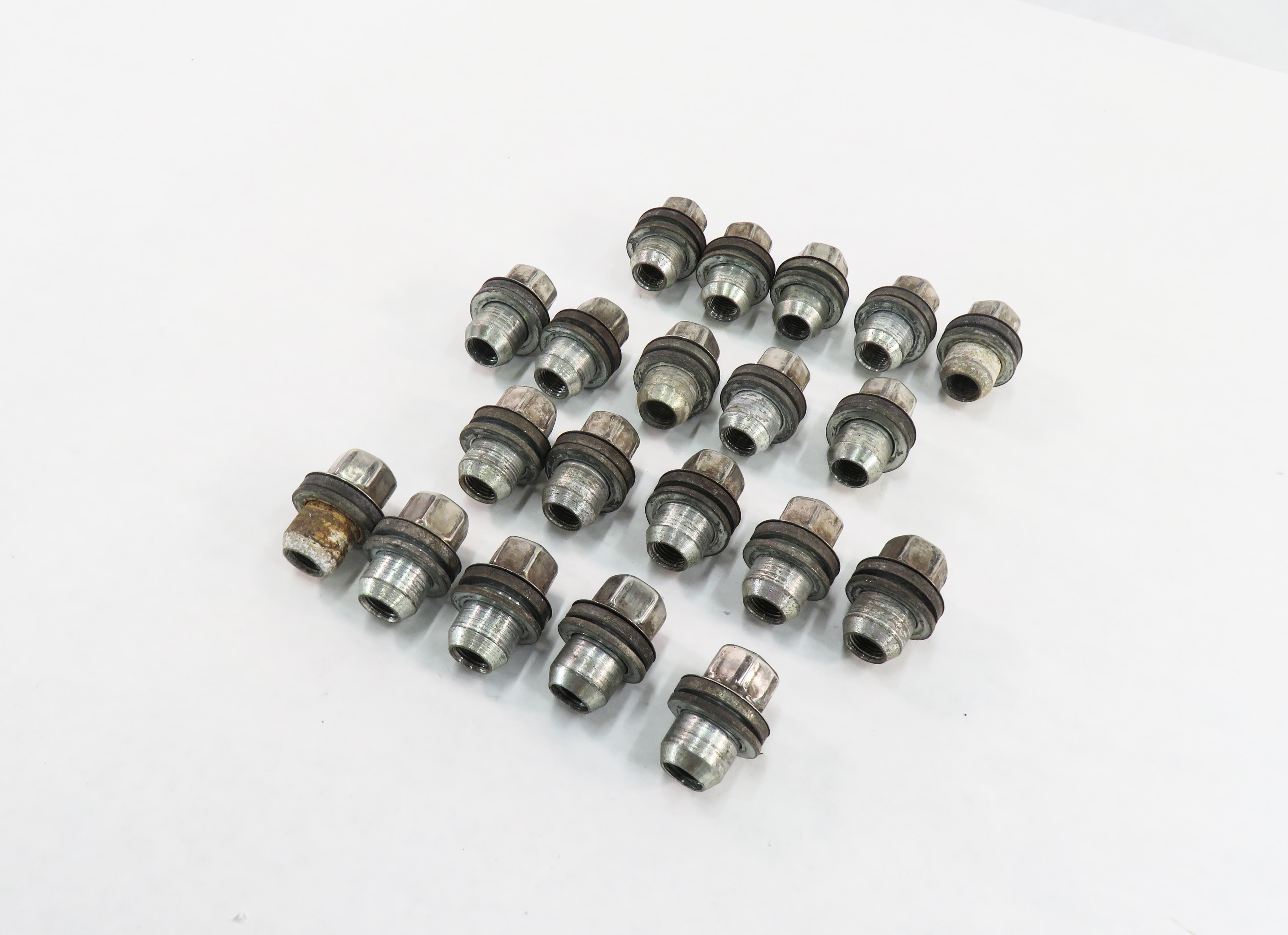 2005-2018 LR3 LR4 DISCOVERY / RANGE ROVER SPORT WHEEL TIRE RIM LUG NUT SET (20) — exact item pictured