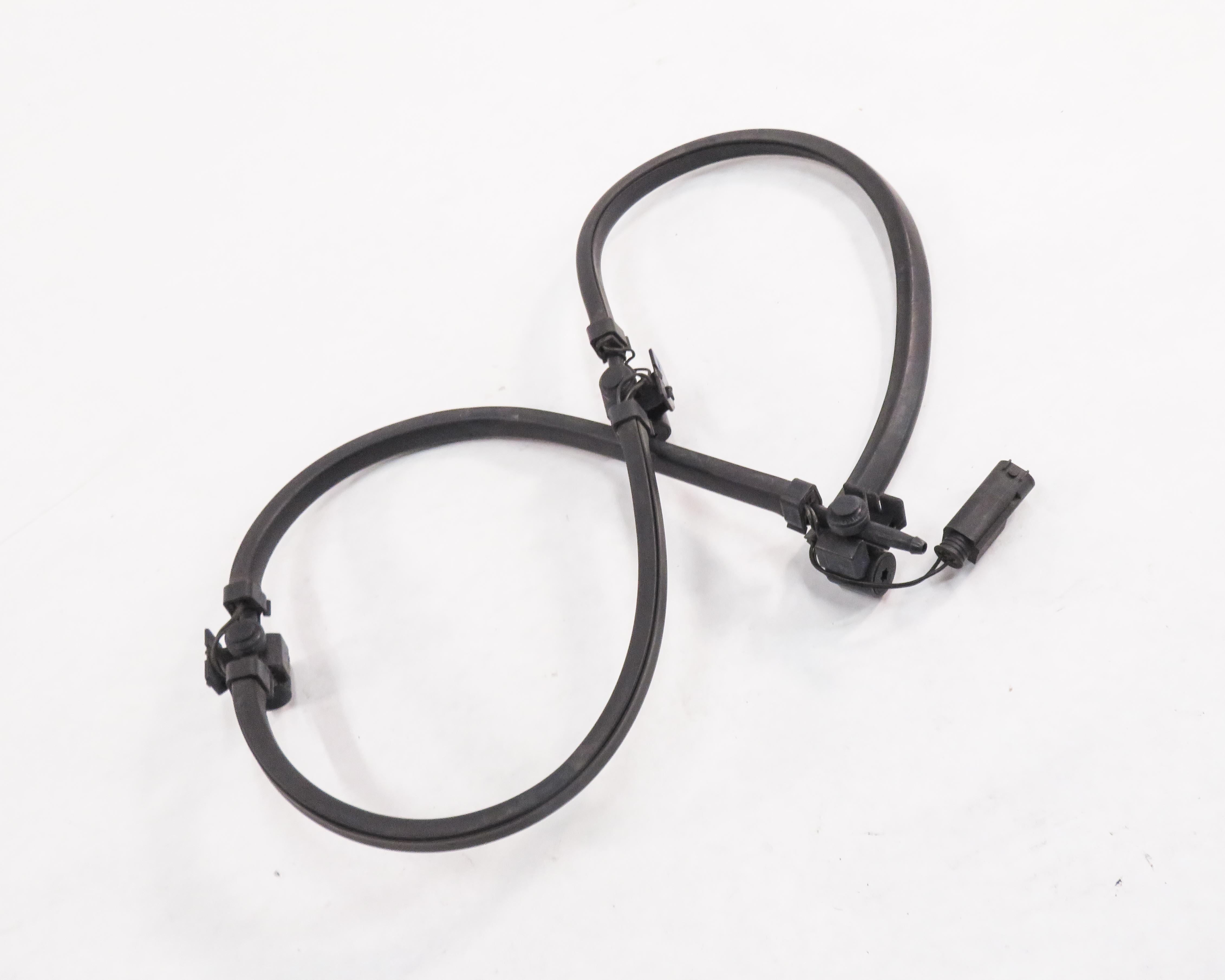 2015 BMW X5 (F15) FRONT WINDSHIELD WASH NOZZLE w/ LINE — exact item pictured