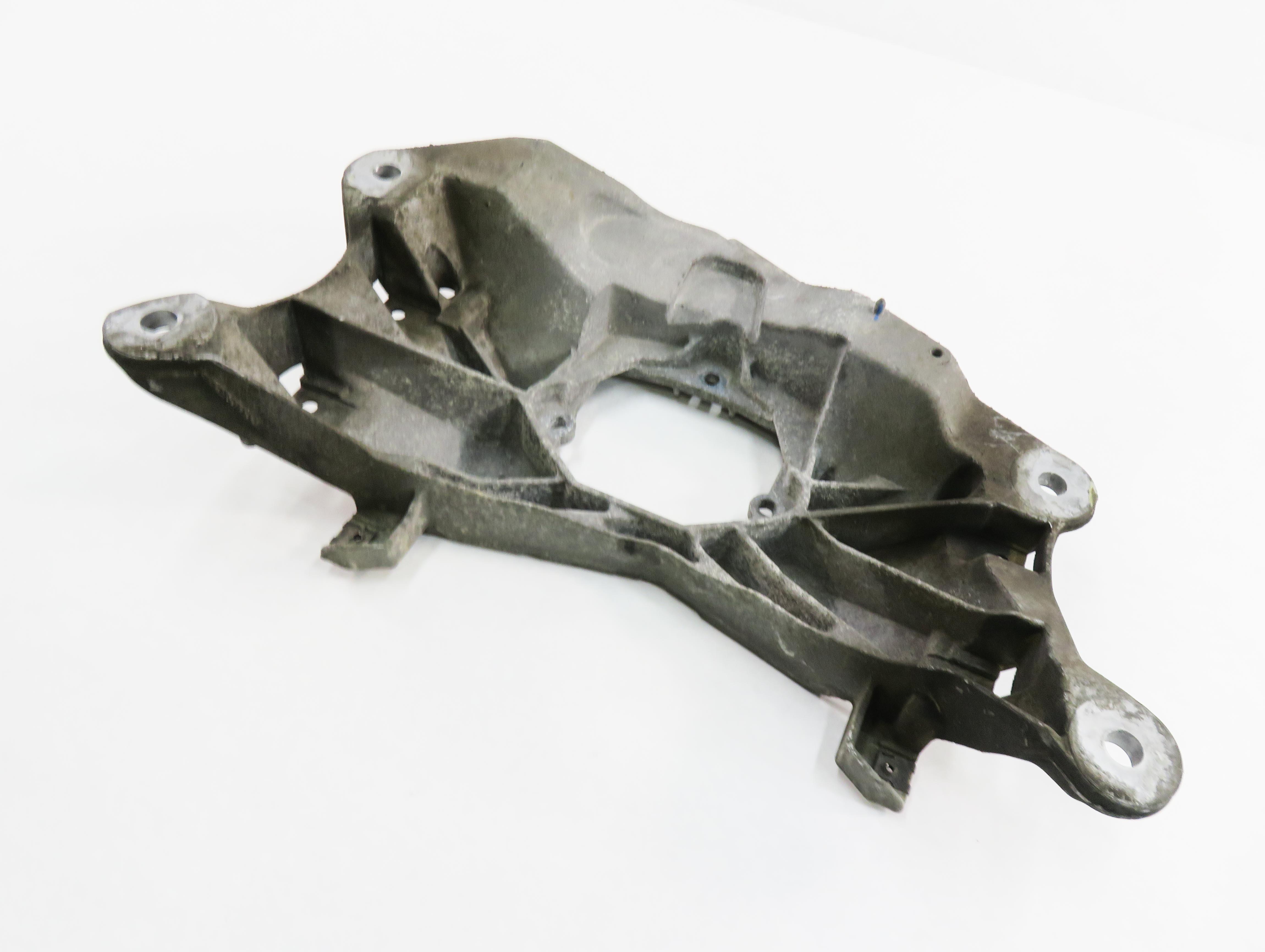 2014 AUDI A4 (B8 8K) AWD - TRANSMISSION CROSSMEMBER SUPPORT MOUNT BRACKET — exact item pictured