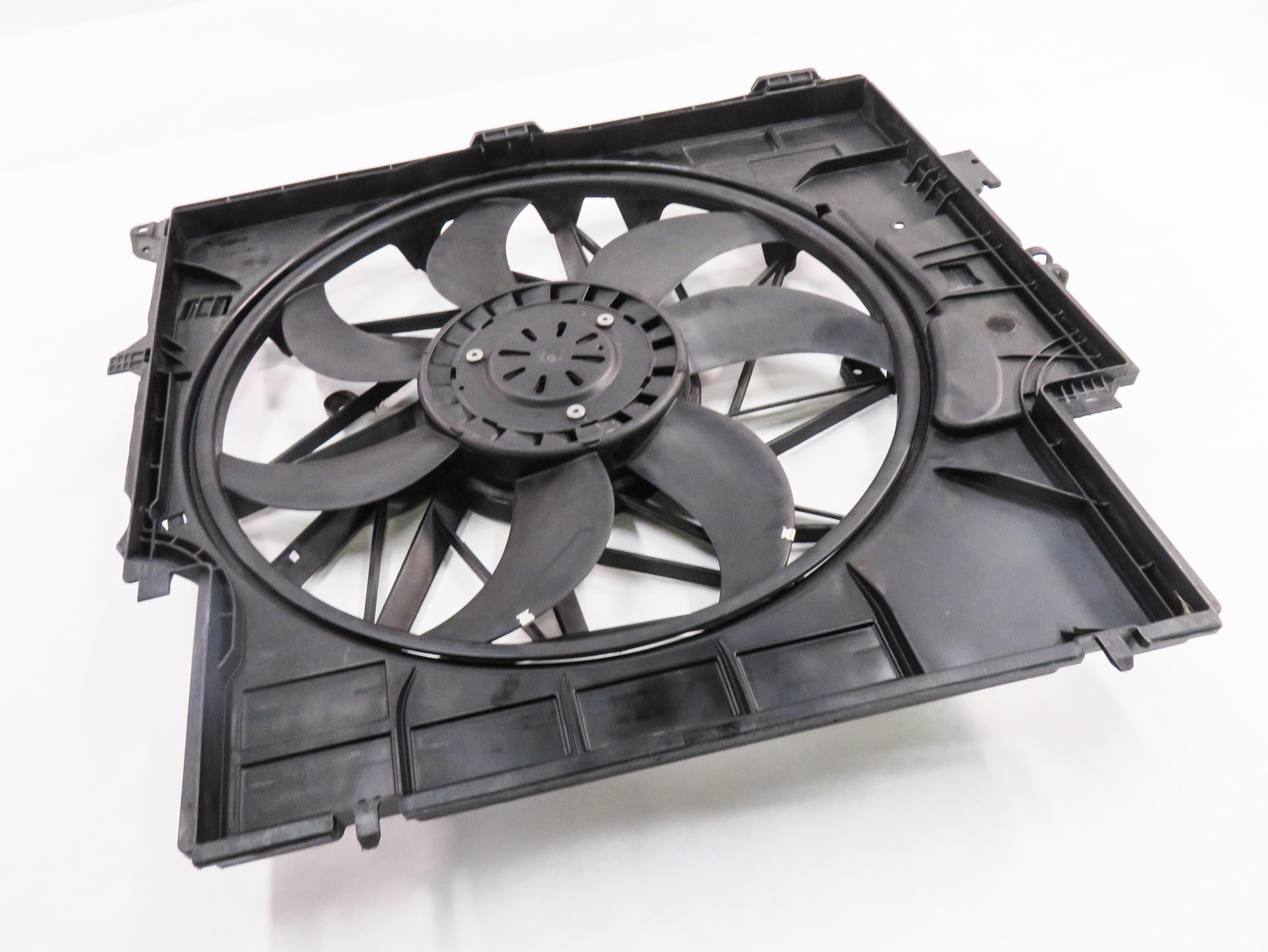 2013-2018 BMW X3 X4 (F25 F26) 2.0L N20 TURBO ENGINE - RADIATOR COOLING FAN — exact item pictured