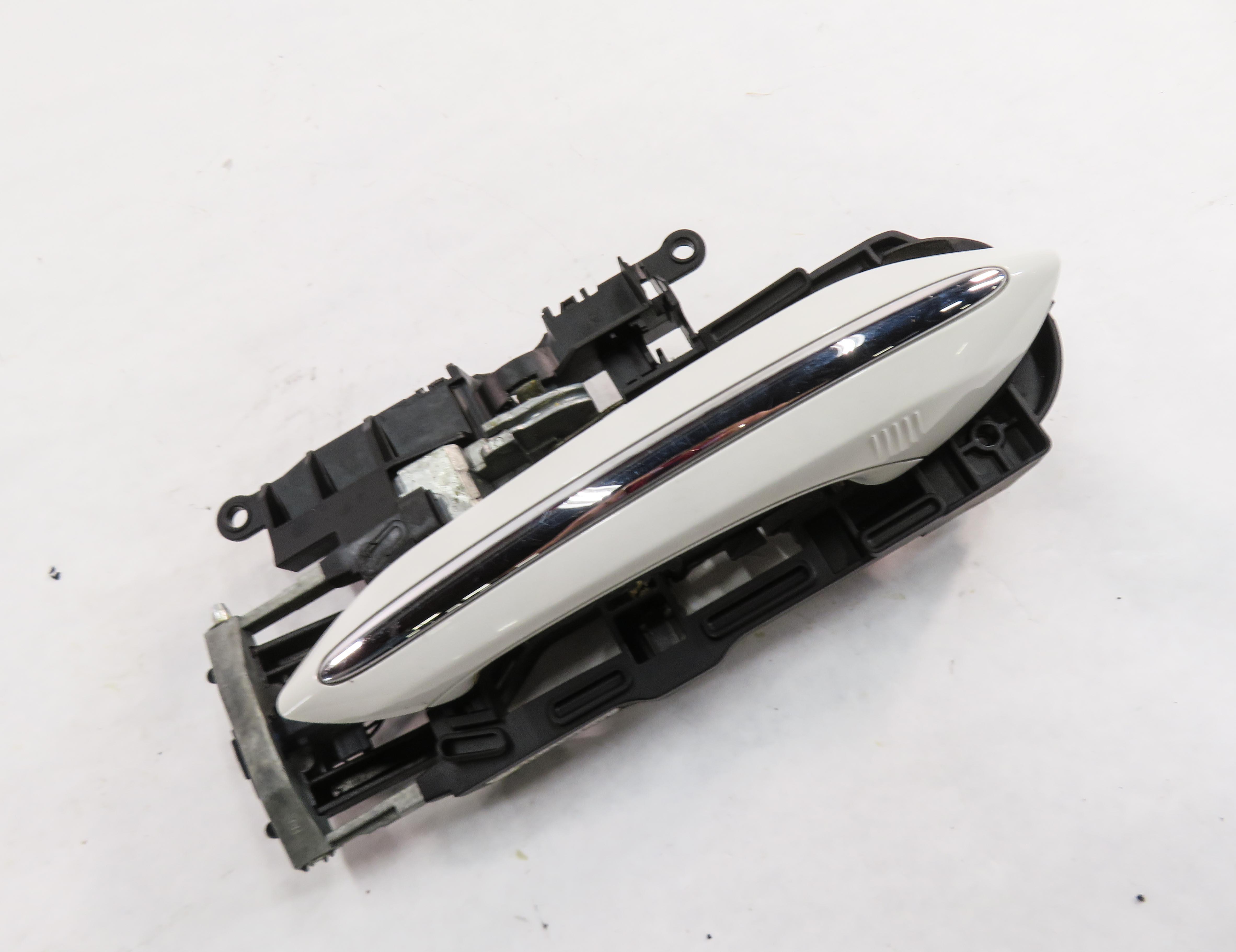 09-18 BMW 528i 535i 550i 740i 750i 760i RIGHT FRONT COMFORT DOOR HANDLE (WHITE) — exact item pictured