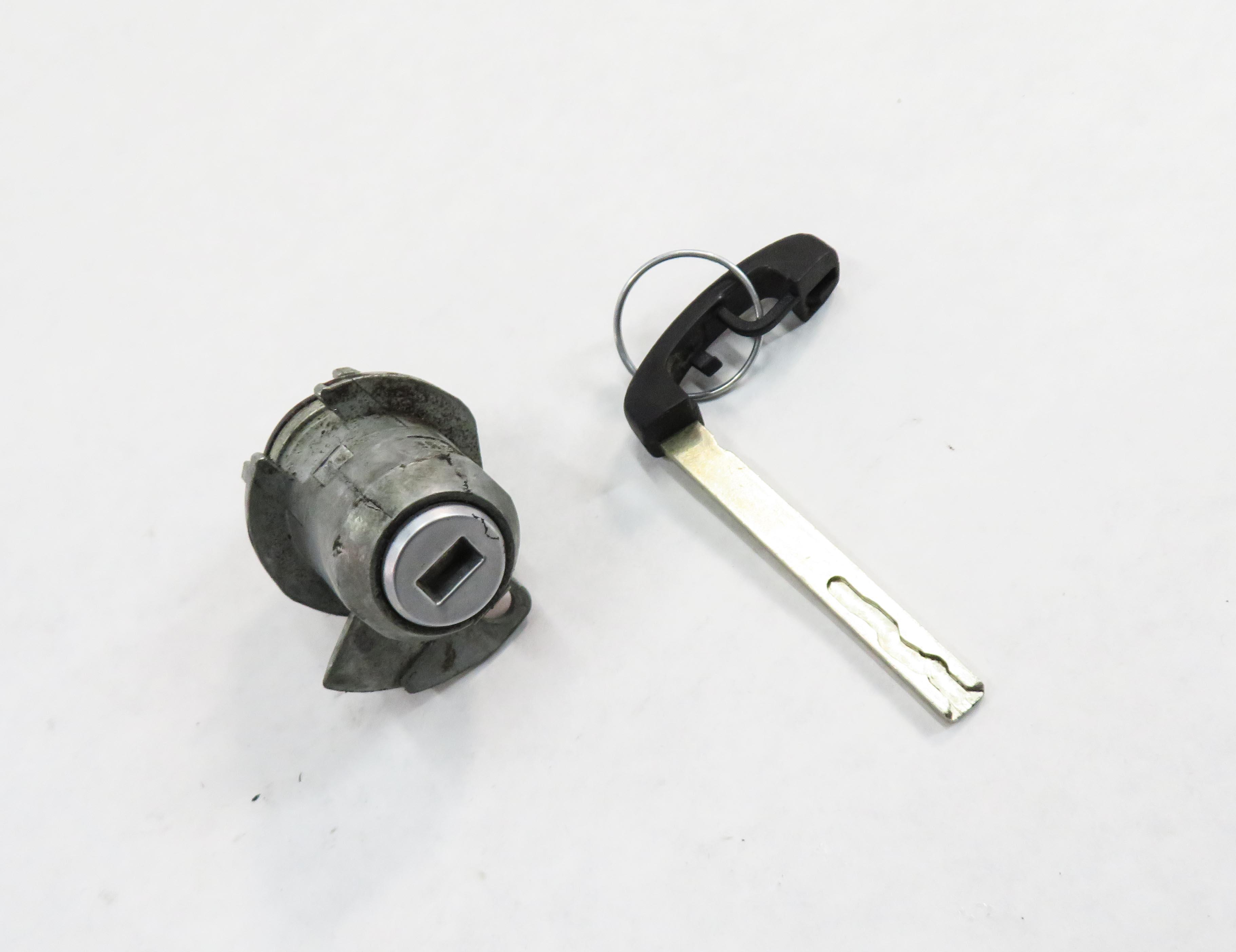2011 BMW 535i (F10) LEFT FRONT DRIVER DOOR HANDLE LOCK CYLINDER w/ KEY — exact item pictured