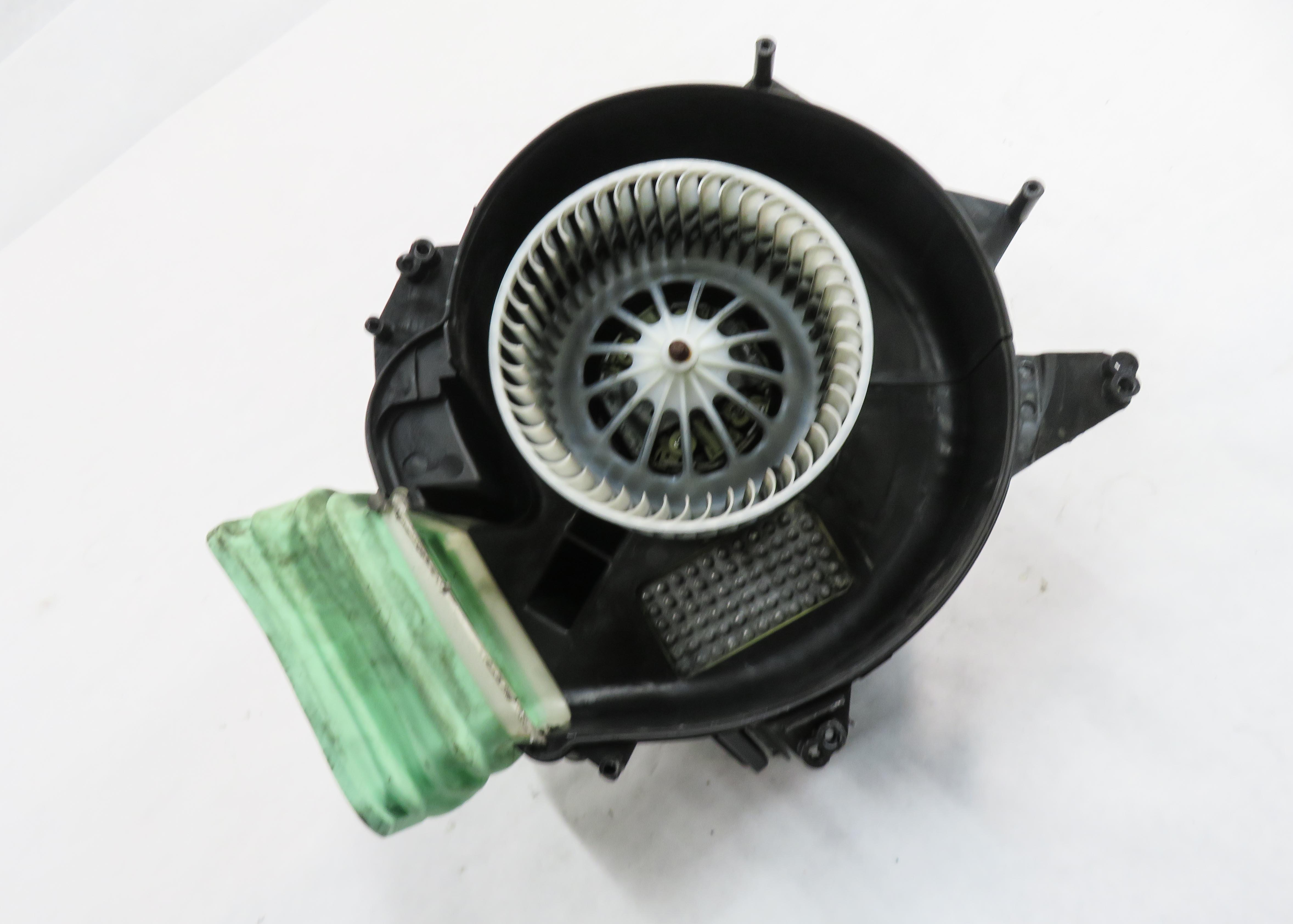 09-18 BMW 528i 535i 550i 640i M6 740i 750i 760i (F01 F06 F10 F12) BLOWER MOTOR — exact item pictured