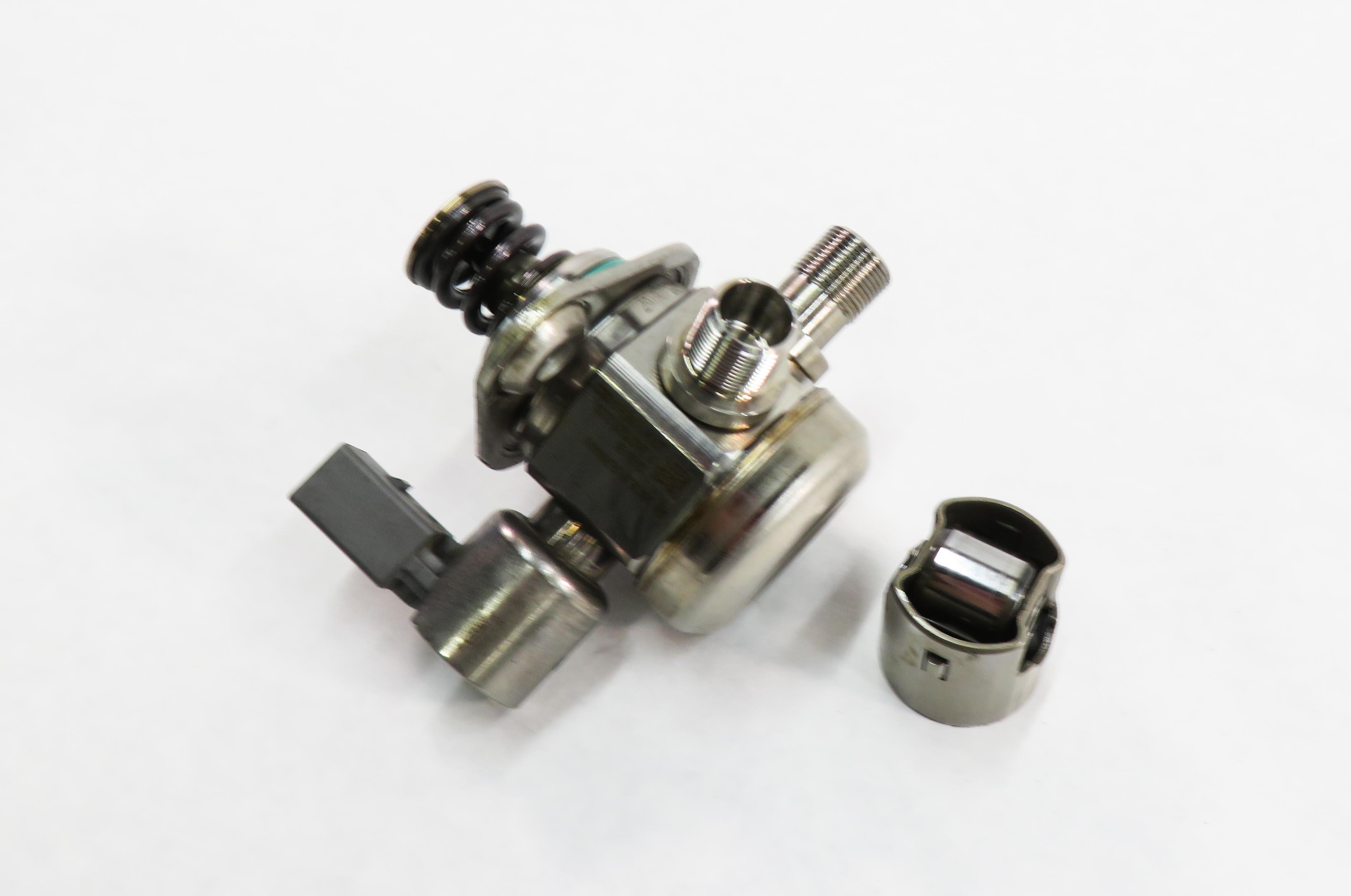 2011-2020 MERCEDES E500 E550 S600 SL450 SL550 GL550 - LEFT MECHANICAL FUEL PUMP — exact item pictured