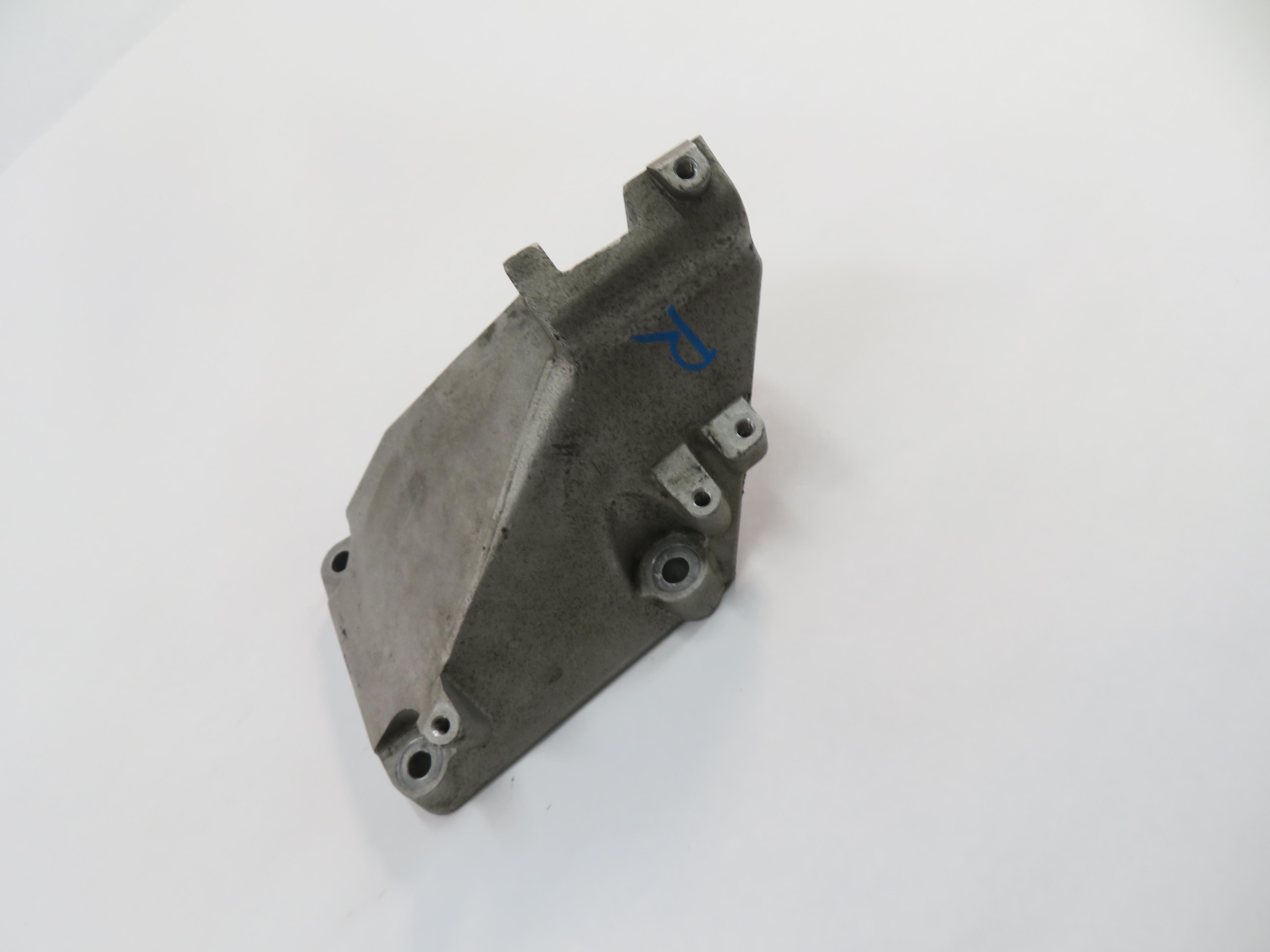 2013 MERCEDES GL450 (X166) 4.6L M278 ENGINE - RIGHT MOTOR MOUNT BRACKET — exact item pictured