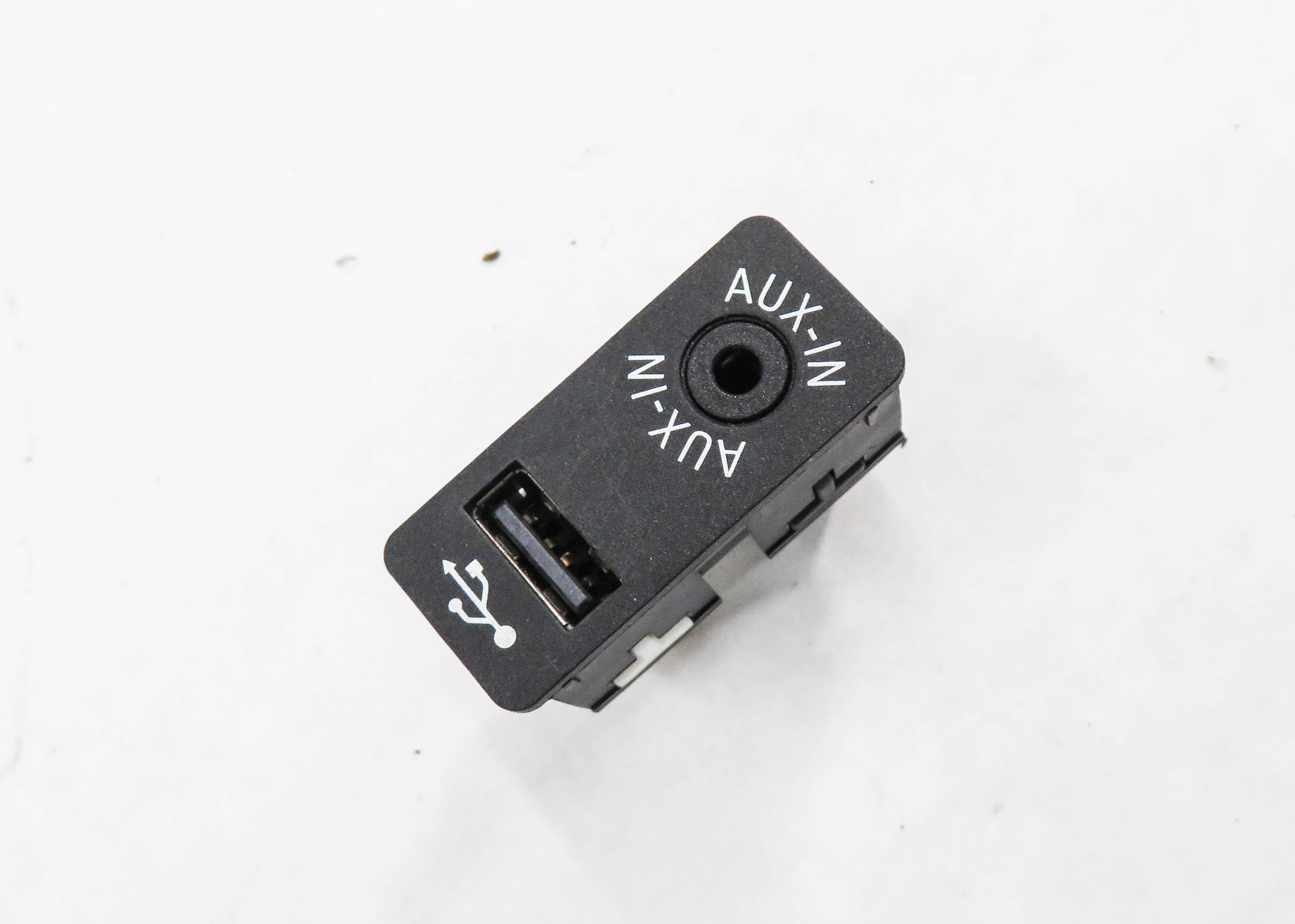 2015 BMW 335i (F30) RADIO STEREO AUX AUXILIARY AUDIO IN INPUT JACK w/ USB — exact item pictured